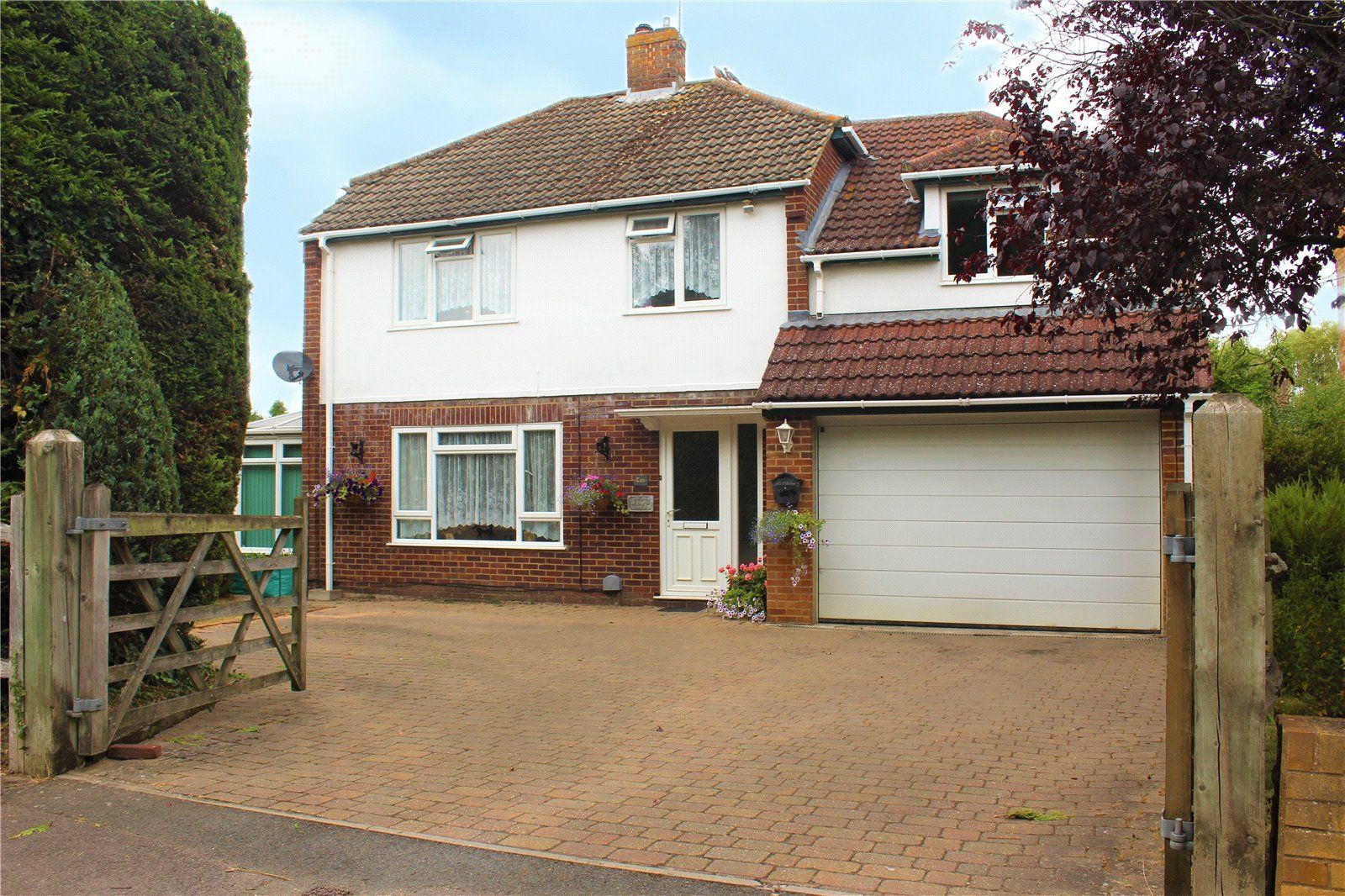 4 bed detached house for sale in Fairlands Avenue, Fairlands, Surrey