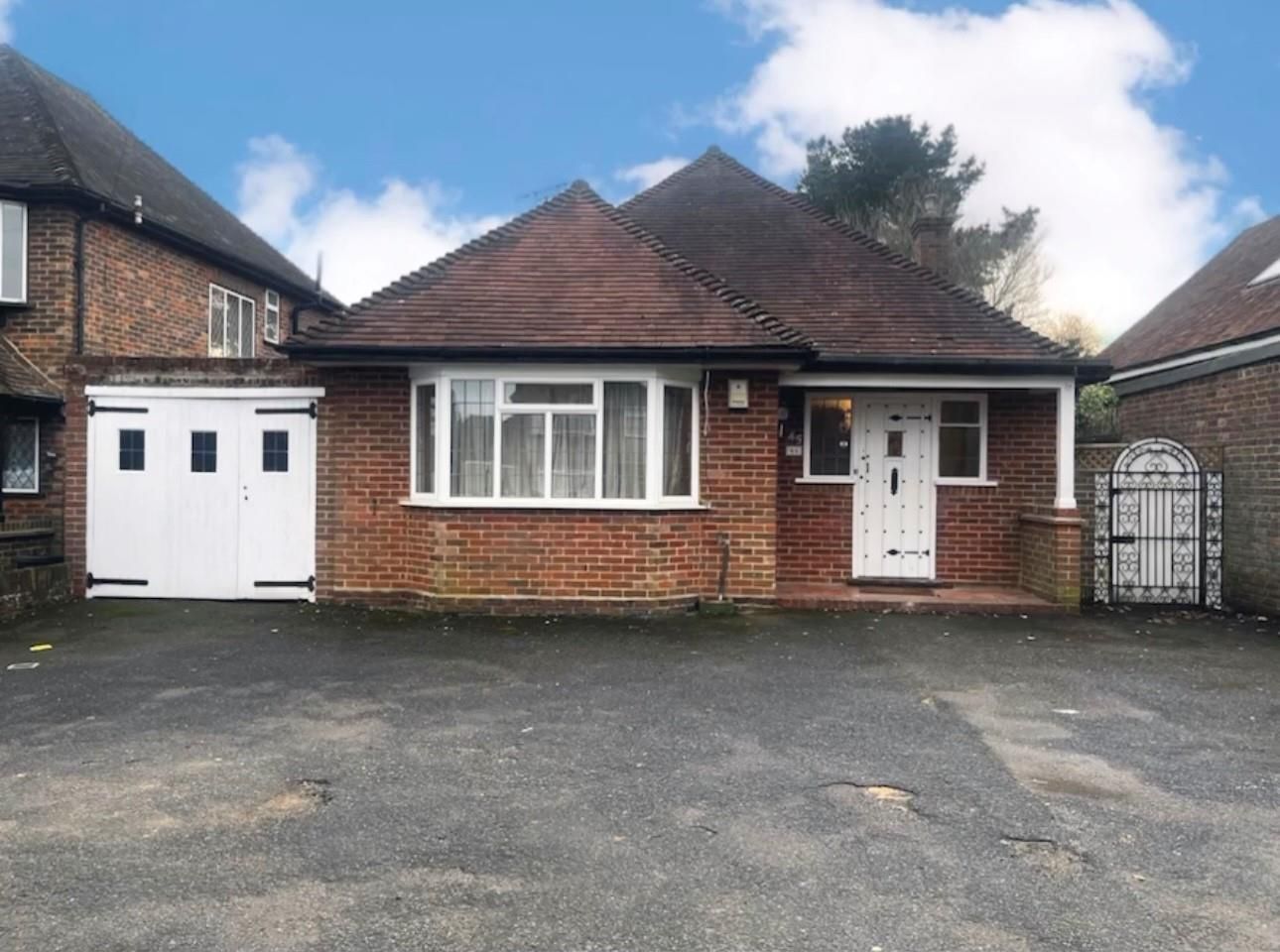 4 bed detached bungalow to rent in Greenacres Avenue, Ickenham UB10