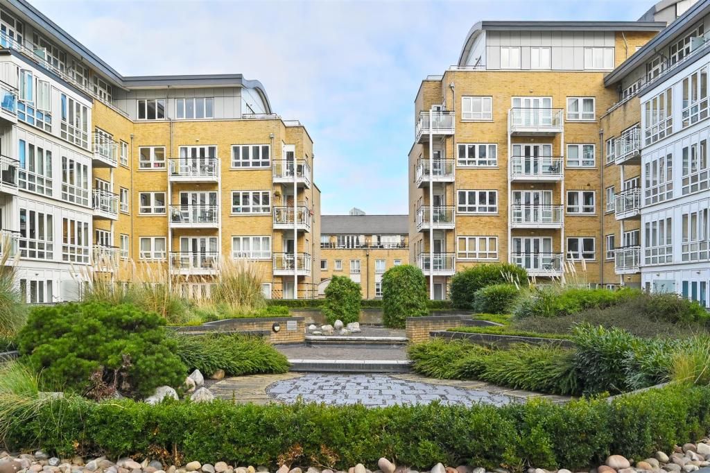 2 bed flat to rent in St. Davids Square, Canary Wharf E14 Zoopla