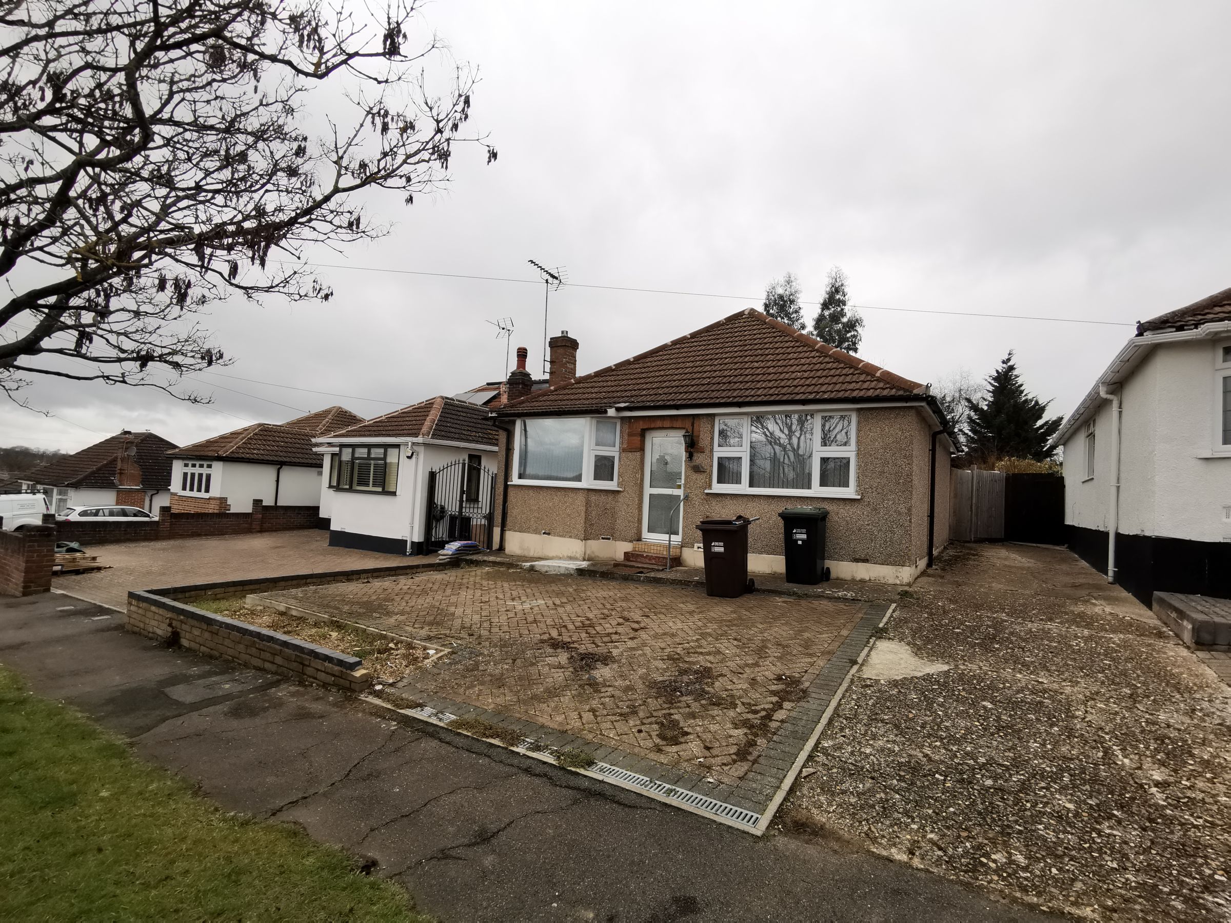 2 bed bungalow to rent in Penrose Avenue, Watford WD19 Zoopla