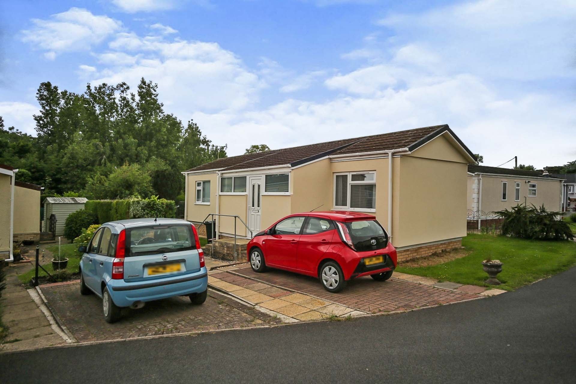 2 bed mobile/park home for sale in Six Bells Park, Woodchurch, Ashford