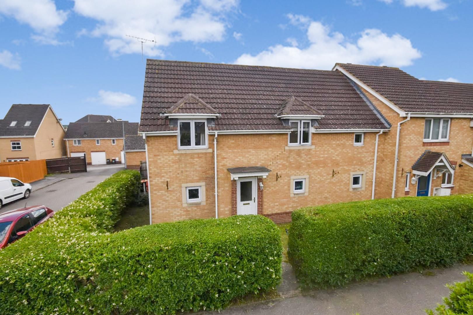 2 bed end terrace house for sale in Claridge Close, Leighton Buzzard
