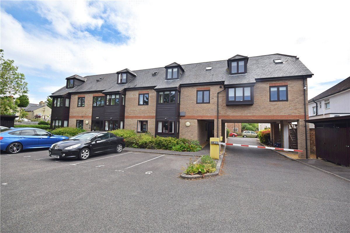 2 bed flat to rent in Queens Court, St. Margaret's Square, Cambridge