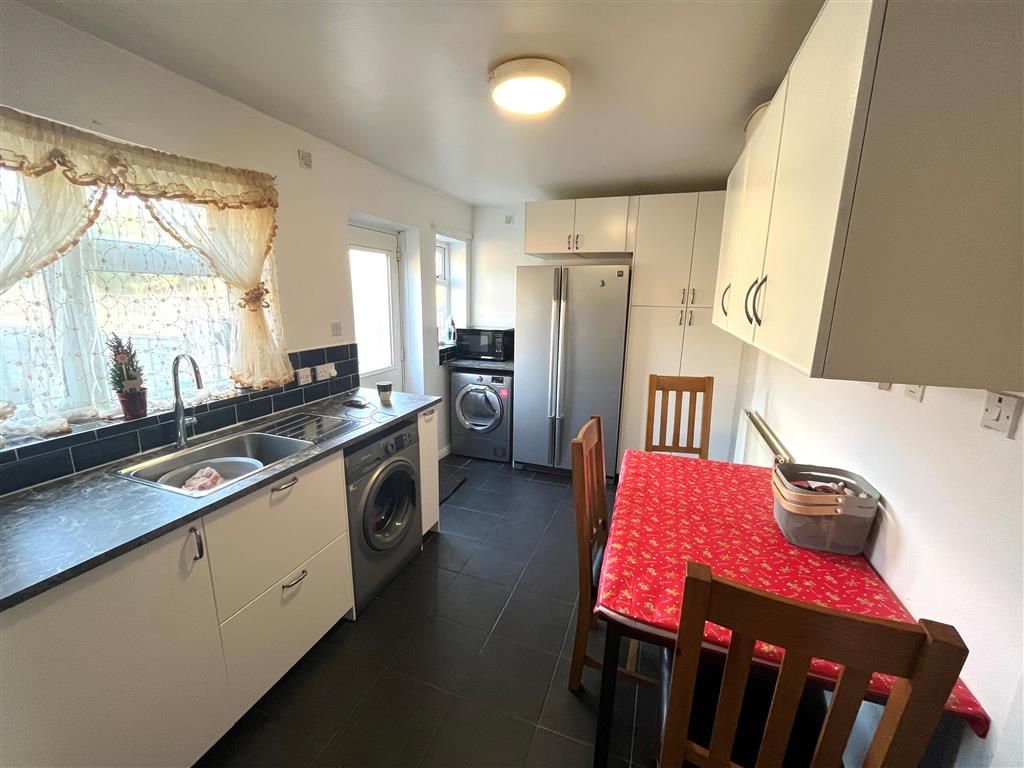 3 bed property to rent in Lindfield Road, Nottingham NG8 Zoopla