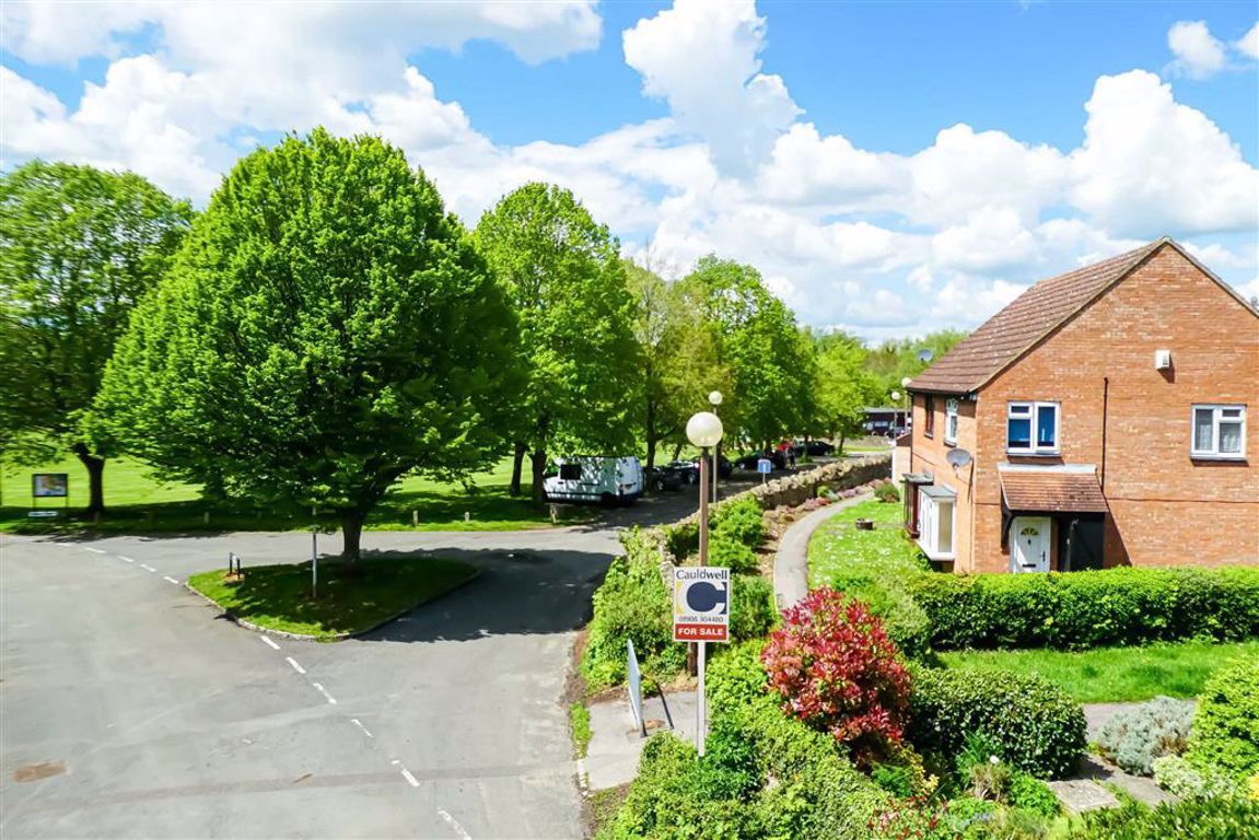 3 bed semidetached house for sale in Abbey Road, Bradwell Village