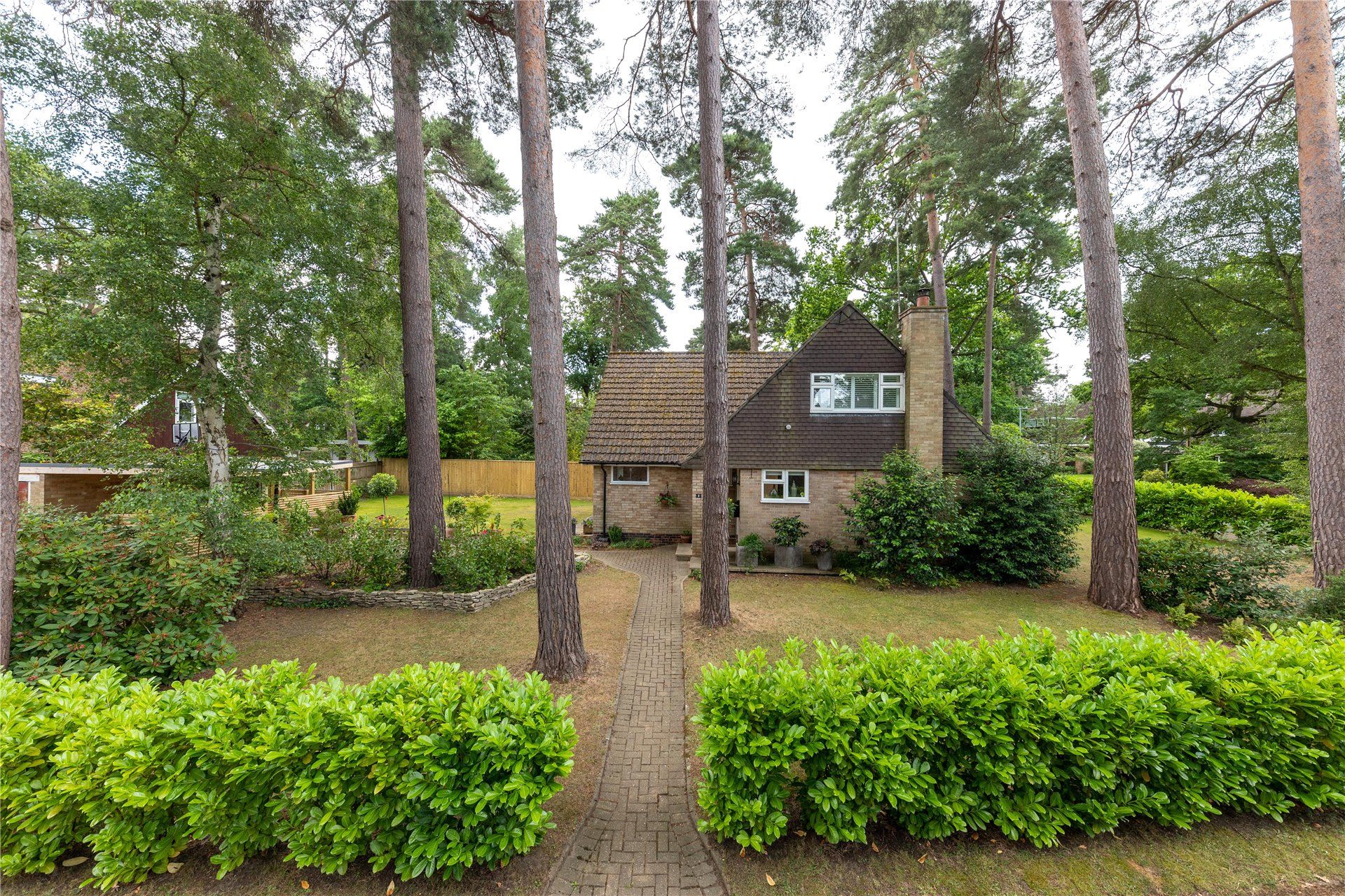 4 bed detached house for sale in Bramblegate, Crowthorne, Berkshire