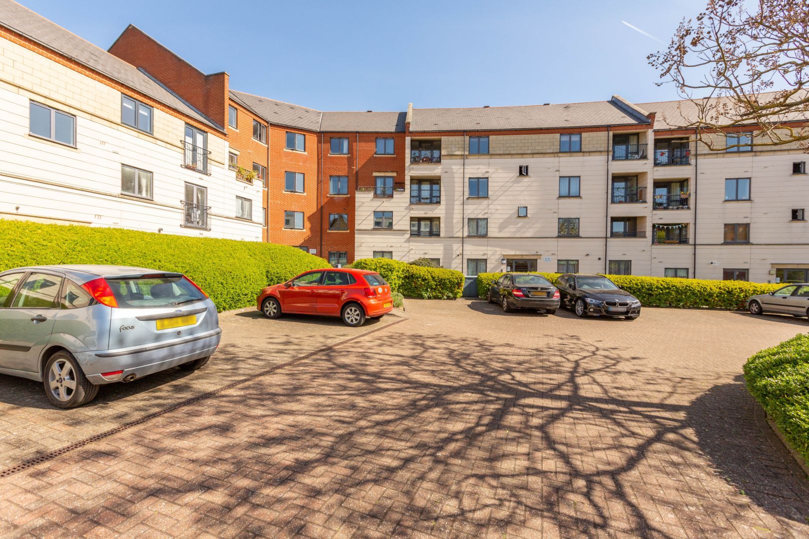 20 Tollington Way, London N7  