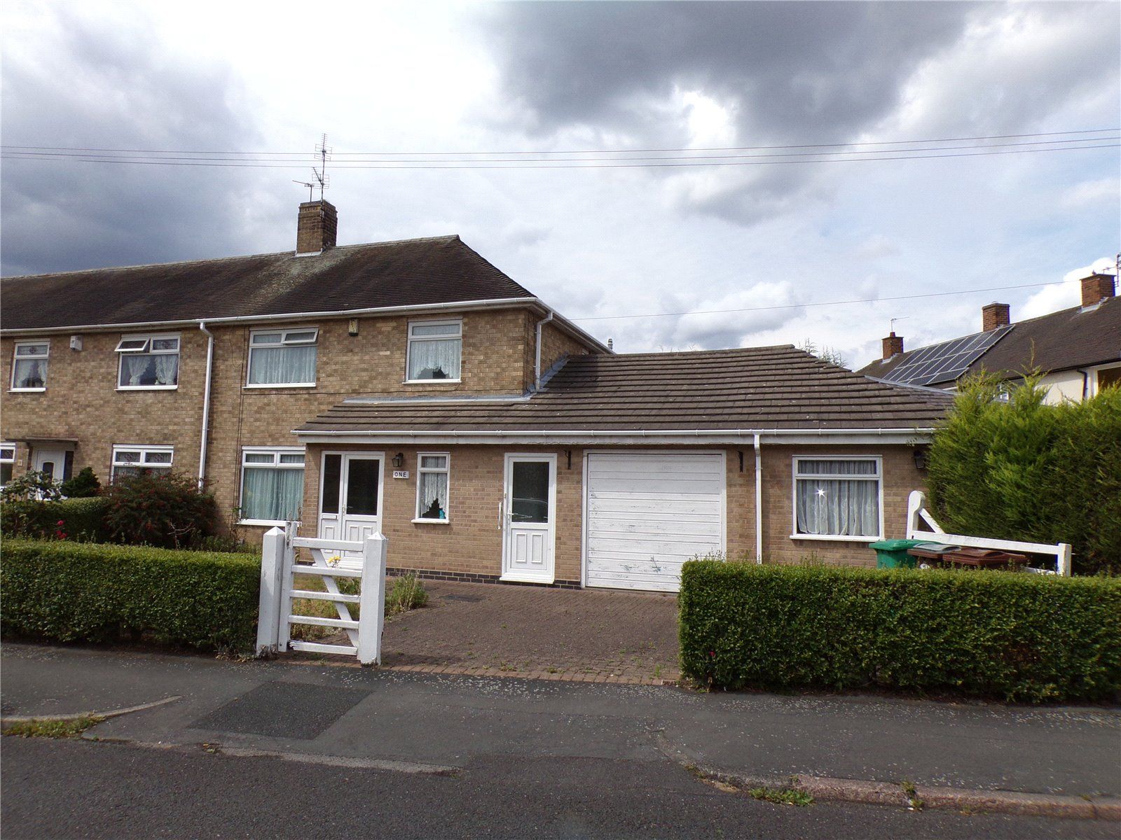3 bed end terrace house for sale in Leafield Green, Clifton, Nottingham