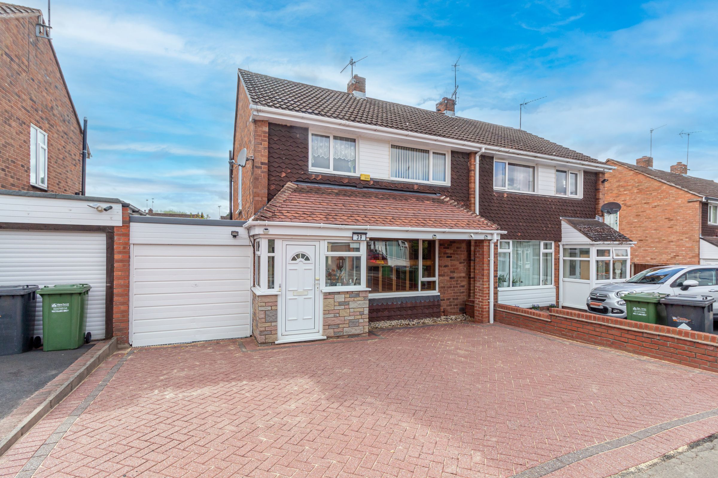 3 bed semidetached house for sale in Comberton Park Road