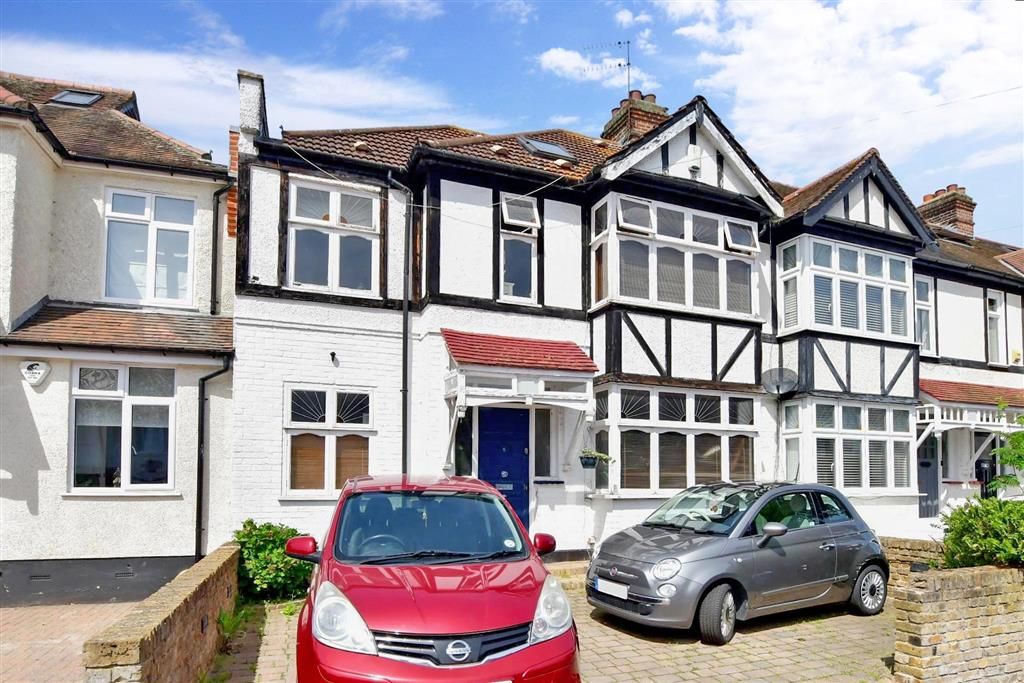 5 bed terraced house for sale in Chestnut Avenue, Buckhurst Hill, Essex