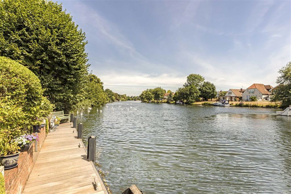 5 bed property for sale in Chertsey Lane, Staines TW18 Zoopla