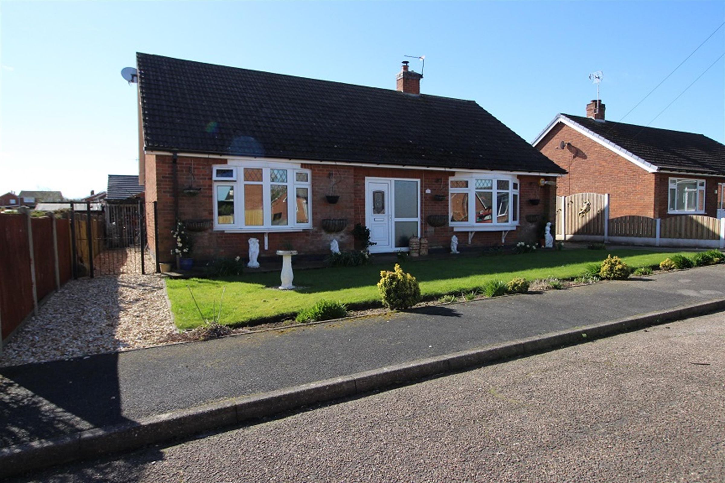 4 bed detached bungalow for sale in Mill Close, North Leverton, Retford
