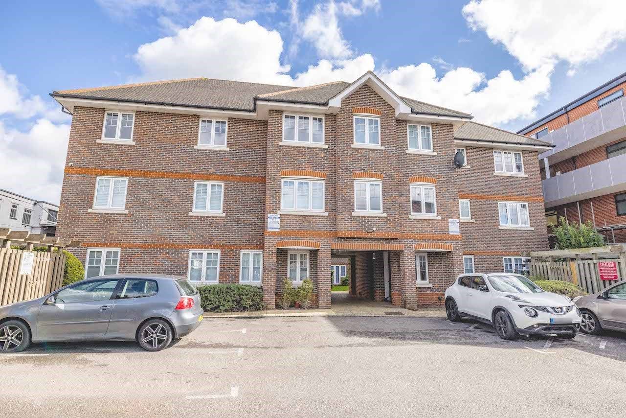 2 bed flat for sale in Farnburn Avenue, Slough SL1 Zoopla