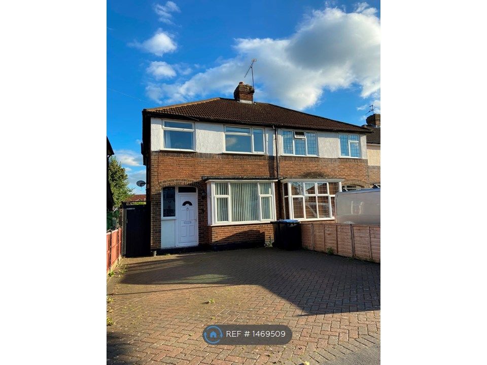 4 bed semidetached house to rent in Heathcote Avenue, Hatfield AL10