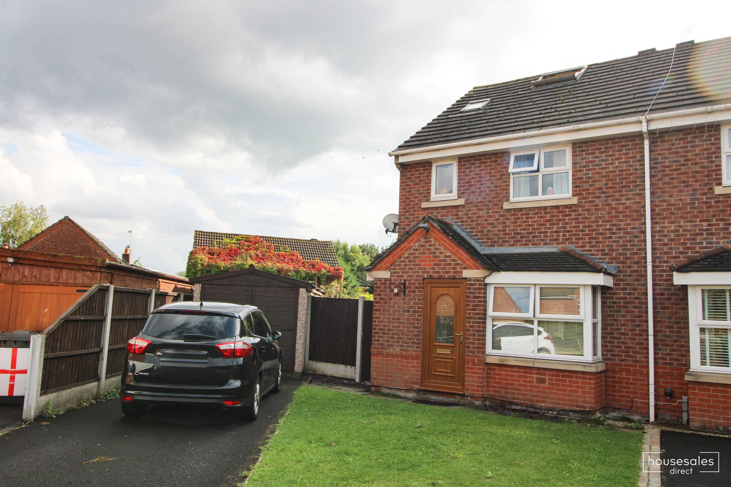 3 bed semidetached house for sale in Stradbroke Close Lowton