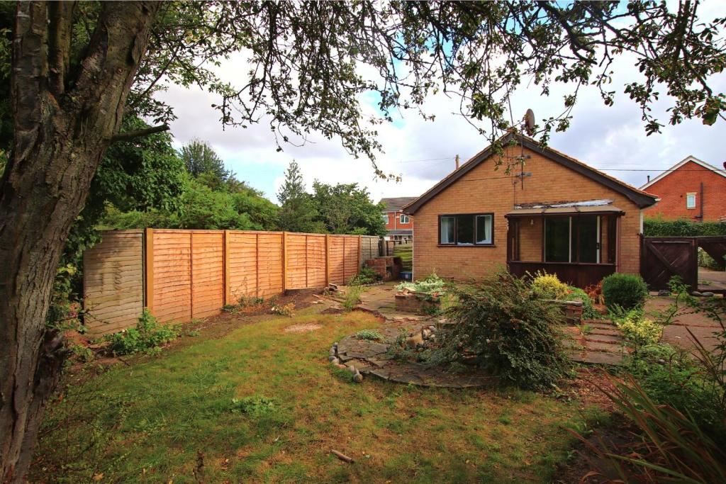 2 bed bungalow for sale in Marsh Lane, BartonUponHumber DN18 Zoopla