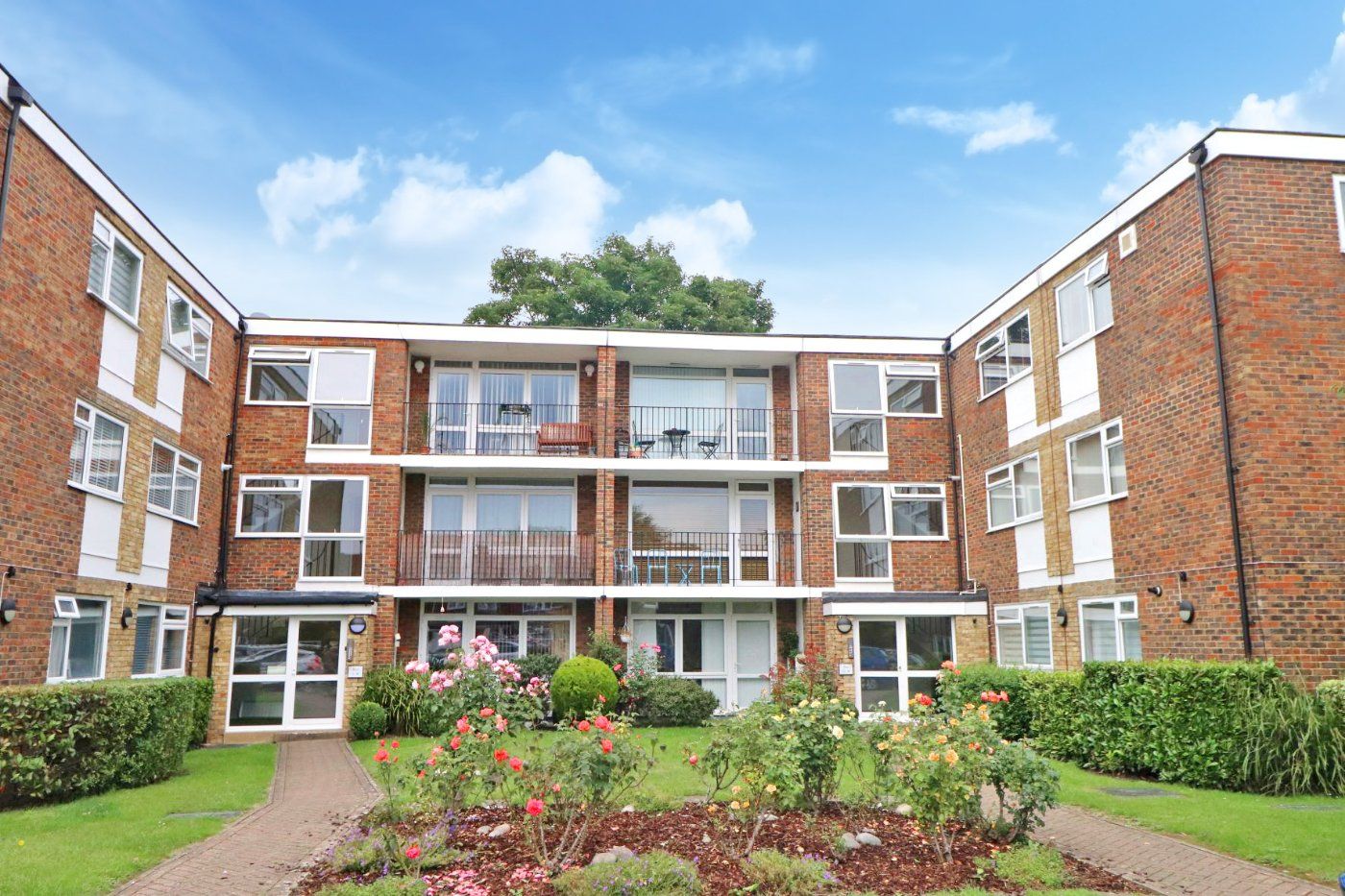 2 bed flat to rent in Court Downs Road, Beckenham BR3 Zoopla