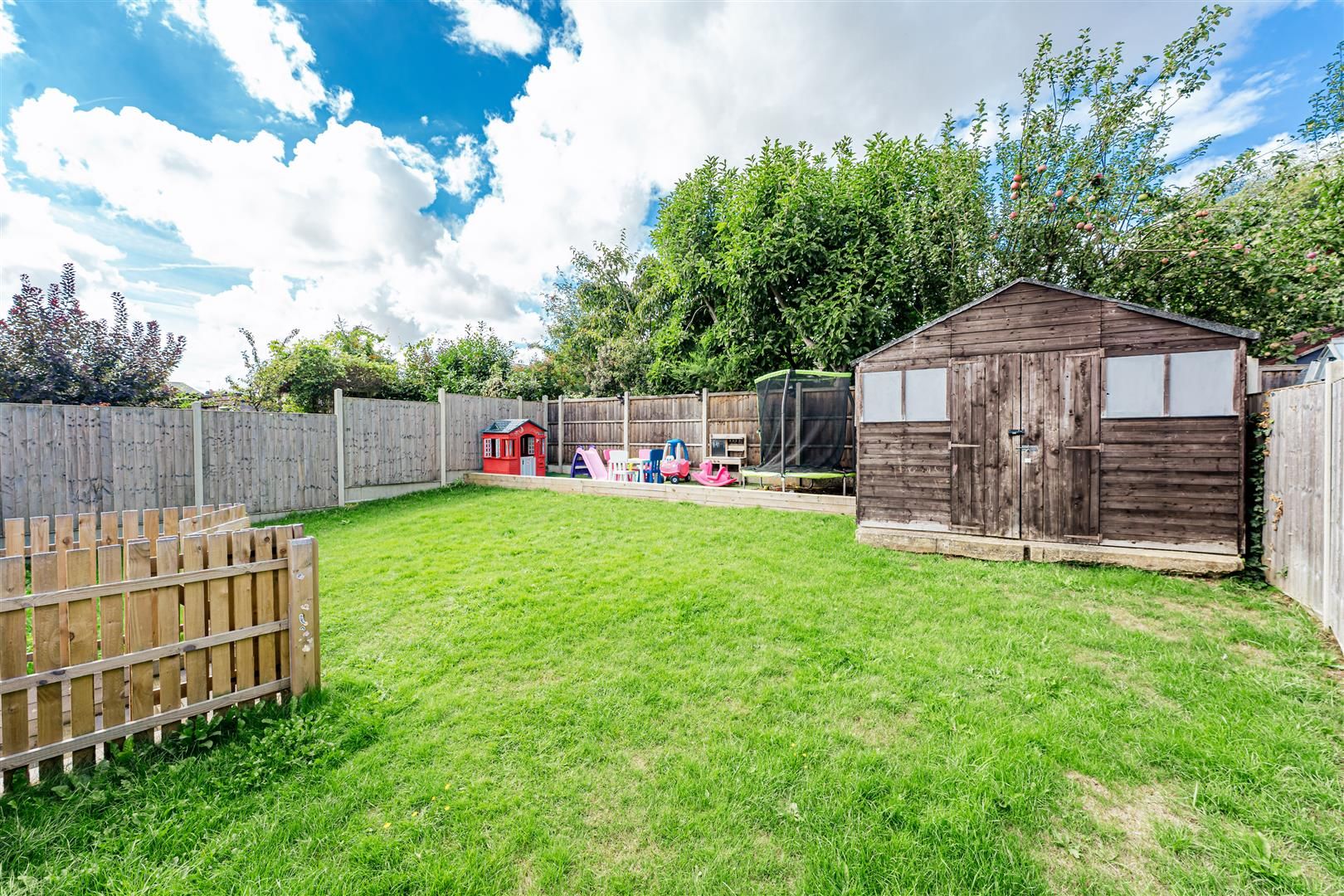 3 bed semidetached house for sale in Greenbank Avenue, Kettering NN15