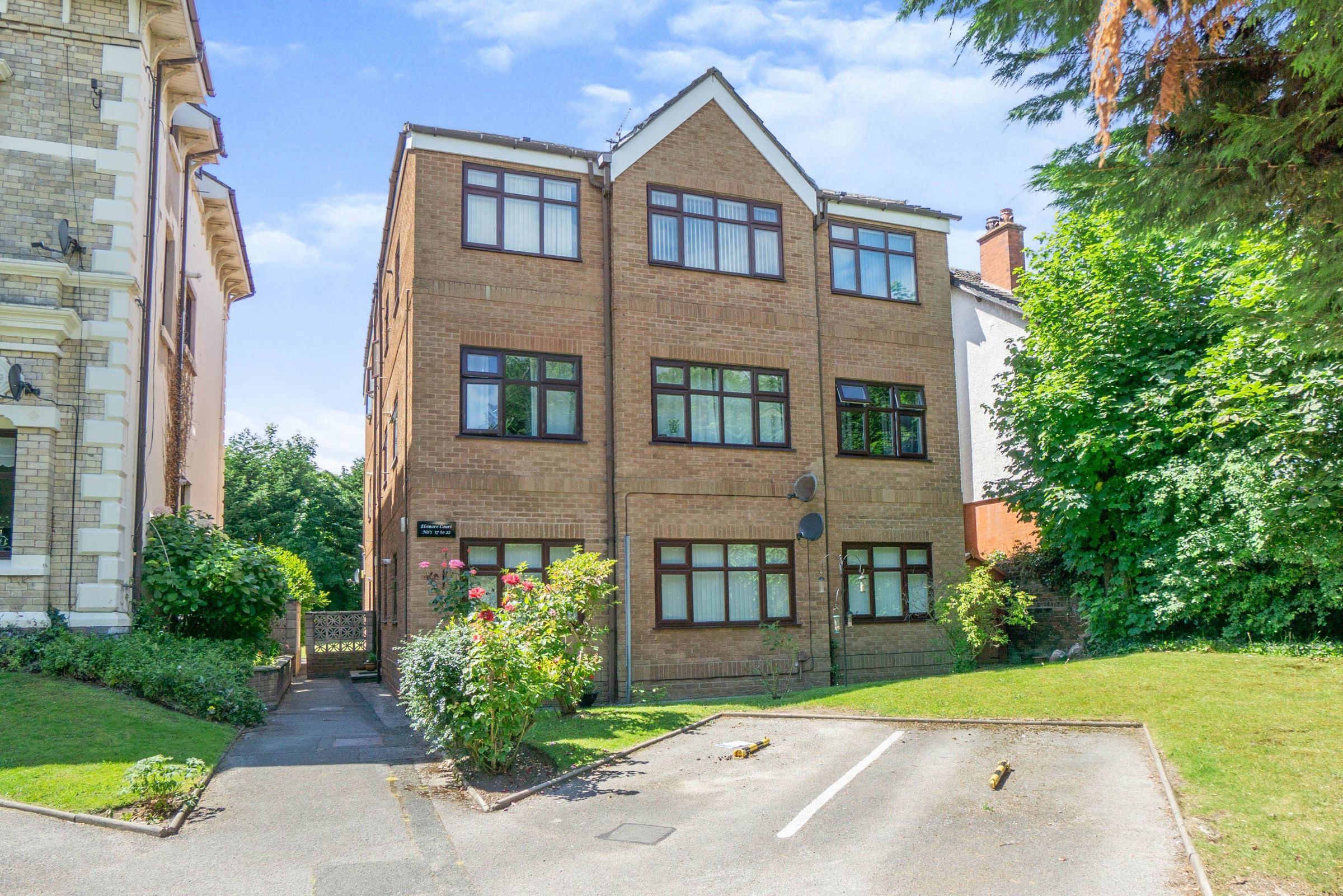 2 bed flat for sale in Elsinore Court, Abbotsford Road, Crosby