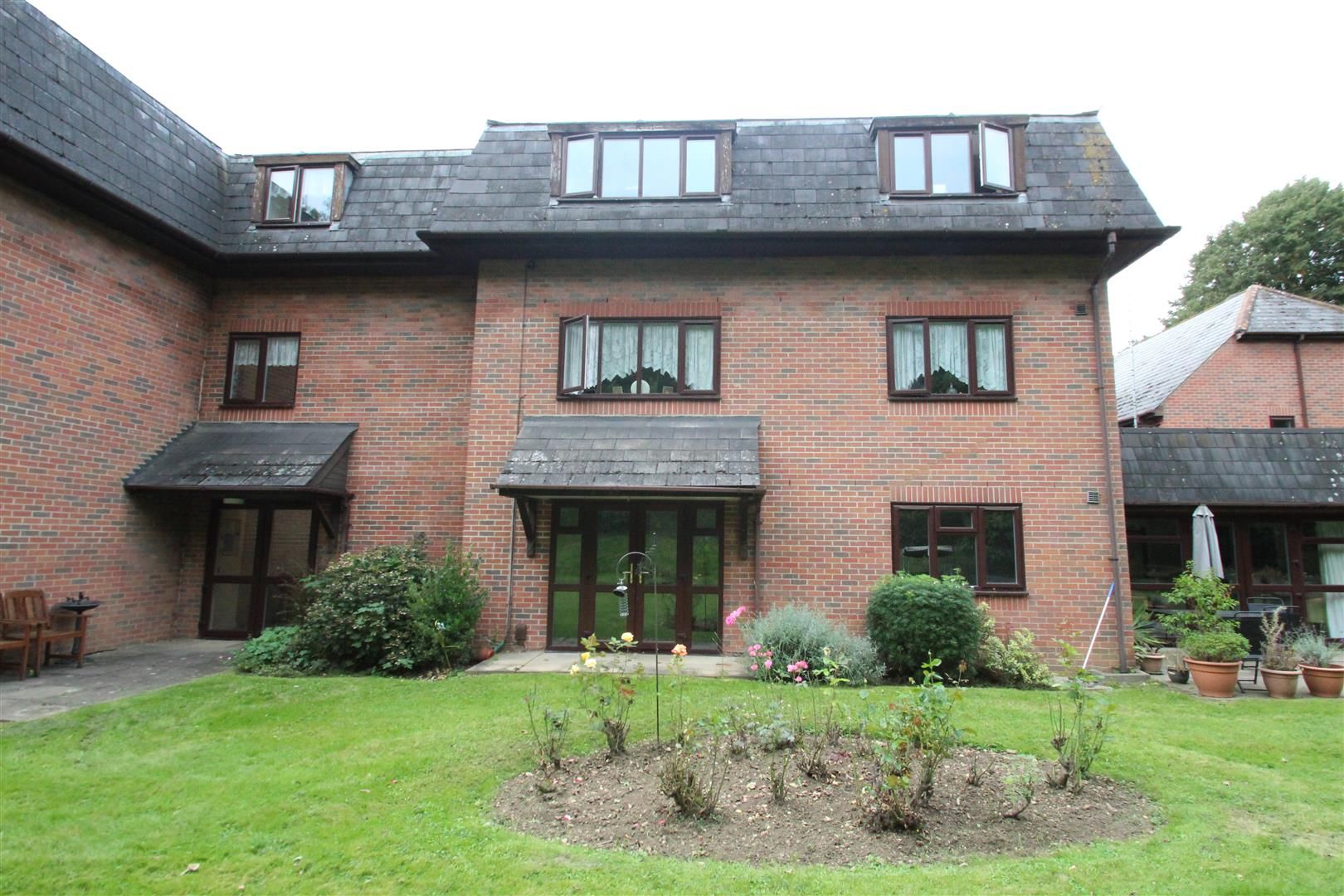 1 bed flat for sale in Lodge Drive, Hayes UB4 Zoopla