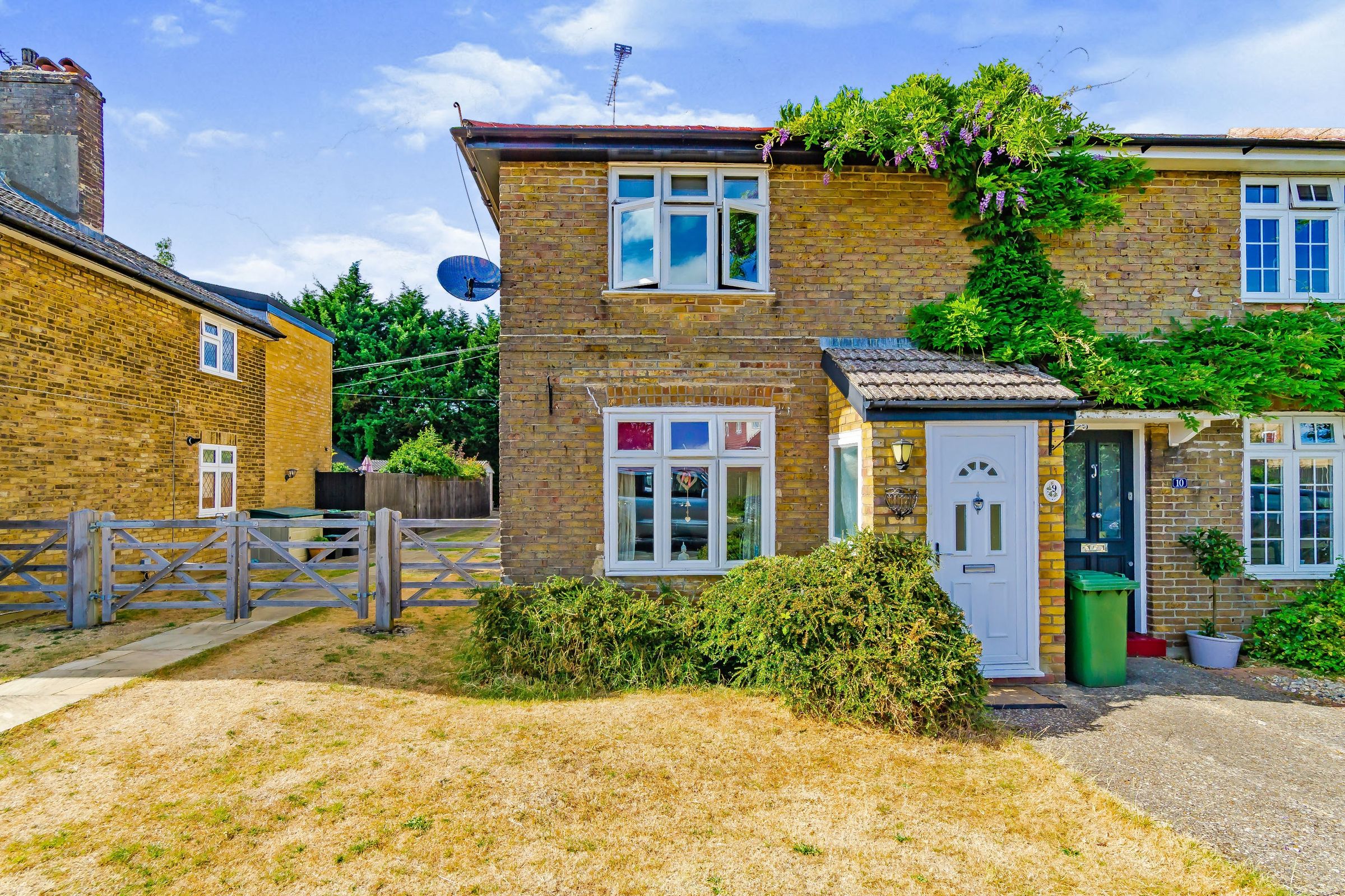 2 bed end terrace house for sale in Crossley Close, Biggin Hill