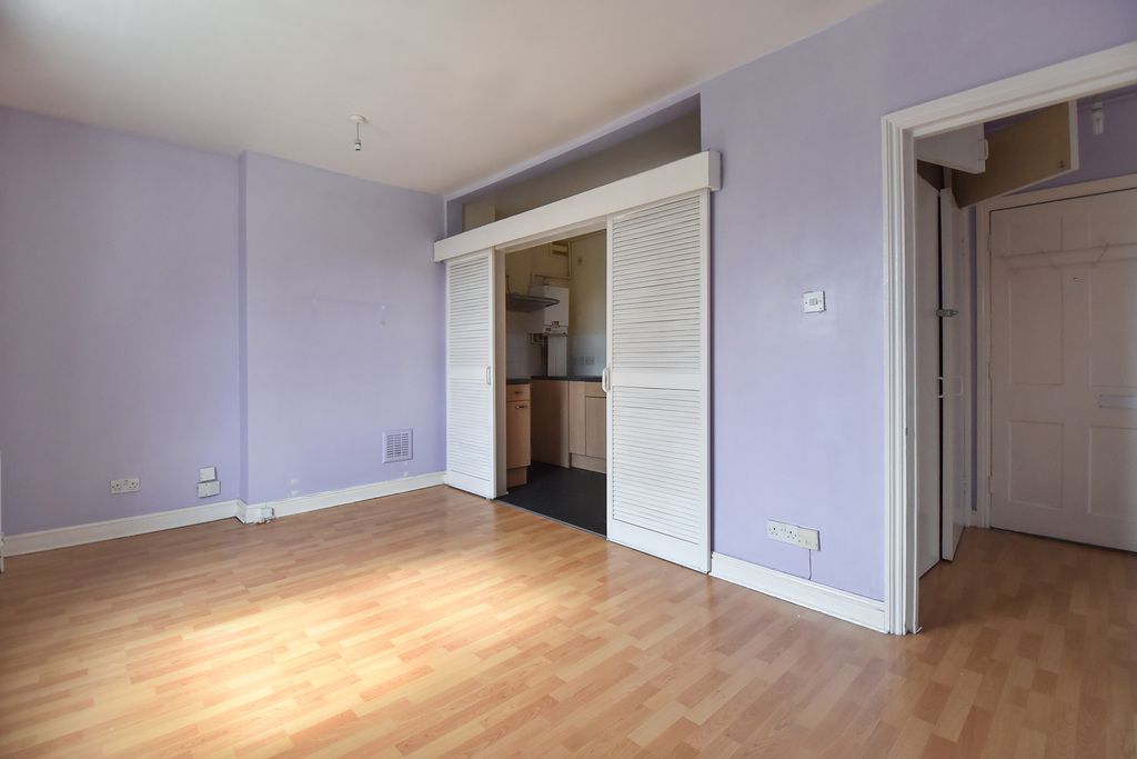1 bed flat for sale in Camberwell New Road, London SE5 Zoopla