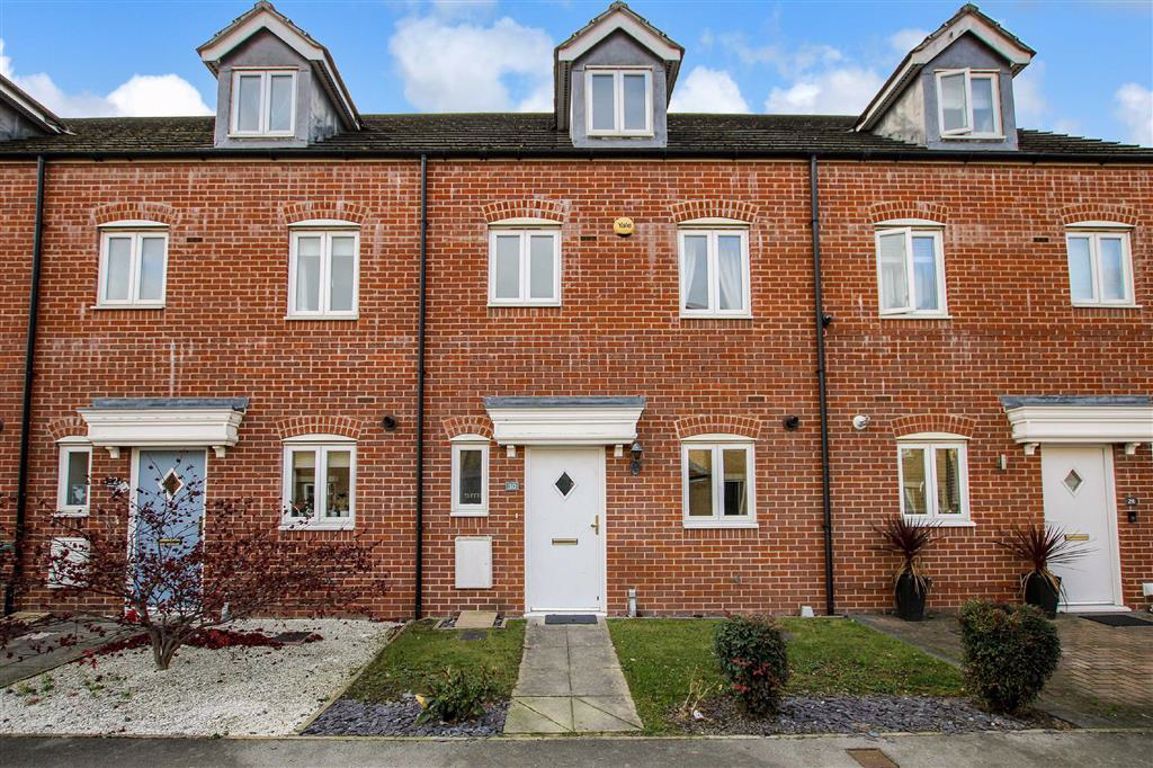 3 bed town house for sale in Dunlop Avenue, New Farnley, Leeds, West