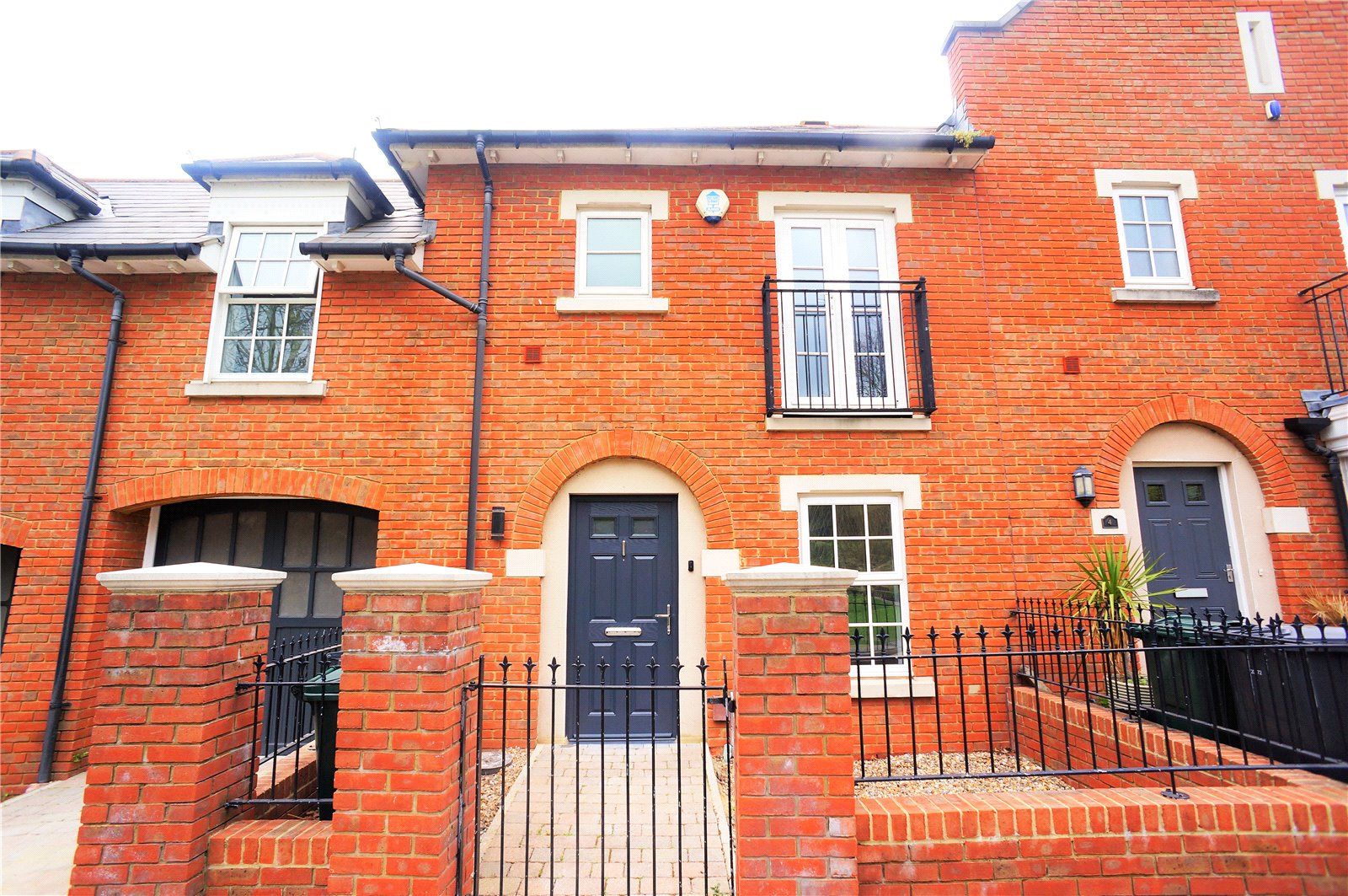 3 bed detached house to rent in The Dell, Greenhithe, Kent DA9 Zoopla