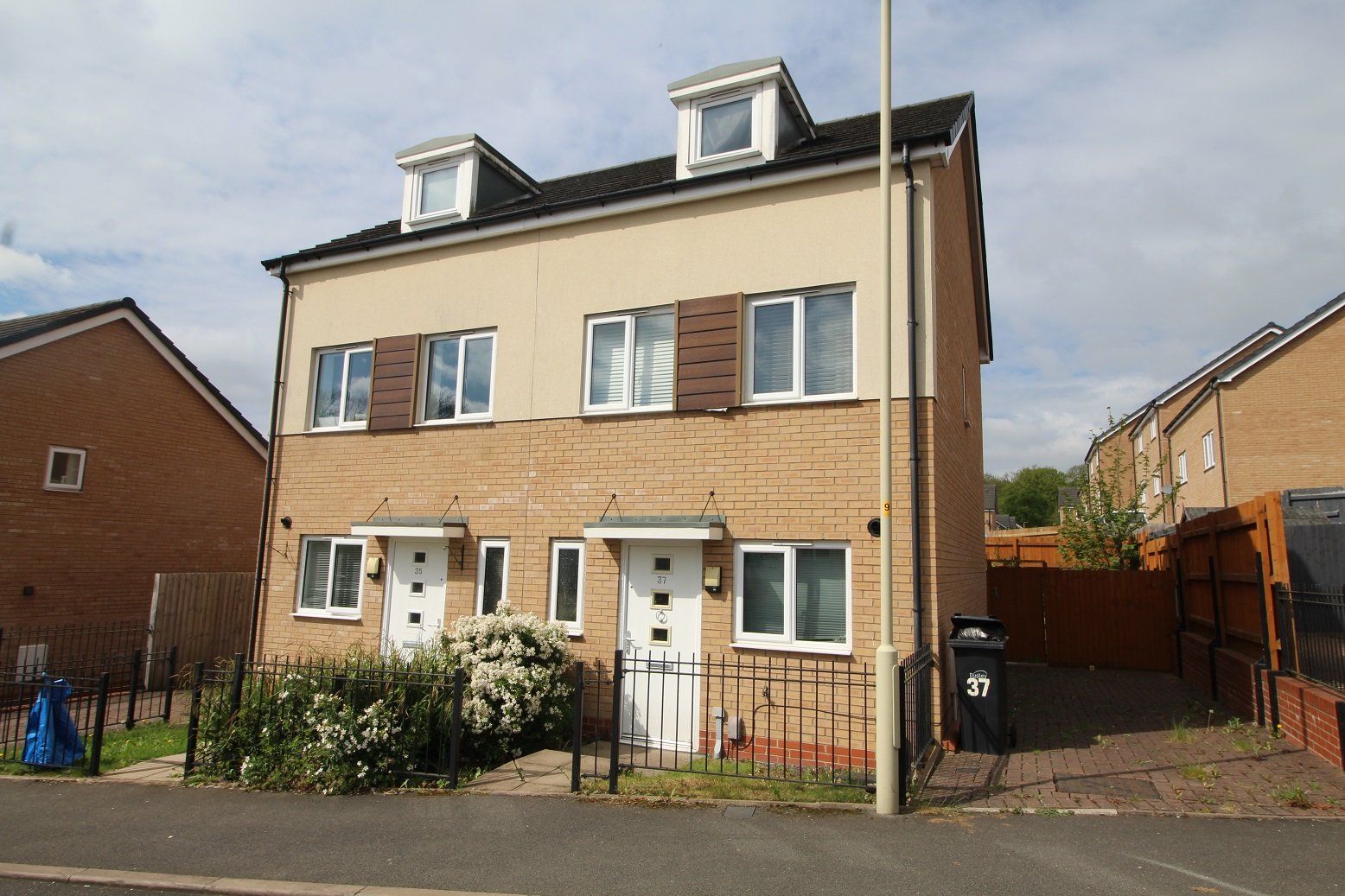 3 bed semidetached house for sale in Hackett Drive, Dudley, West