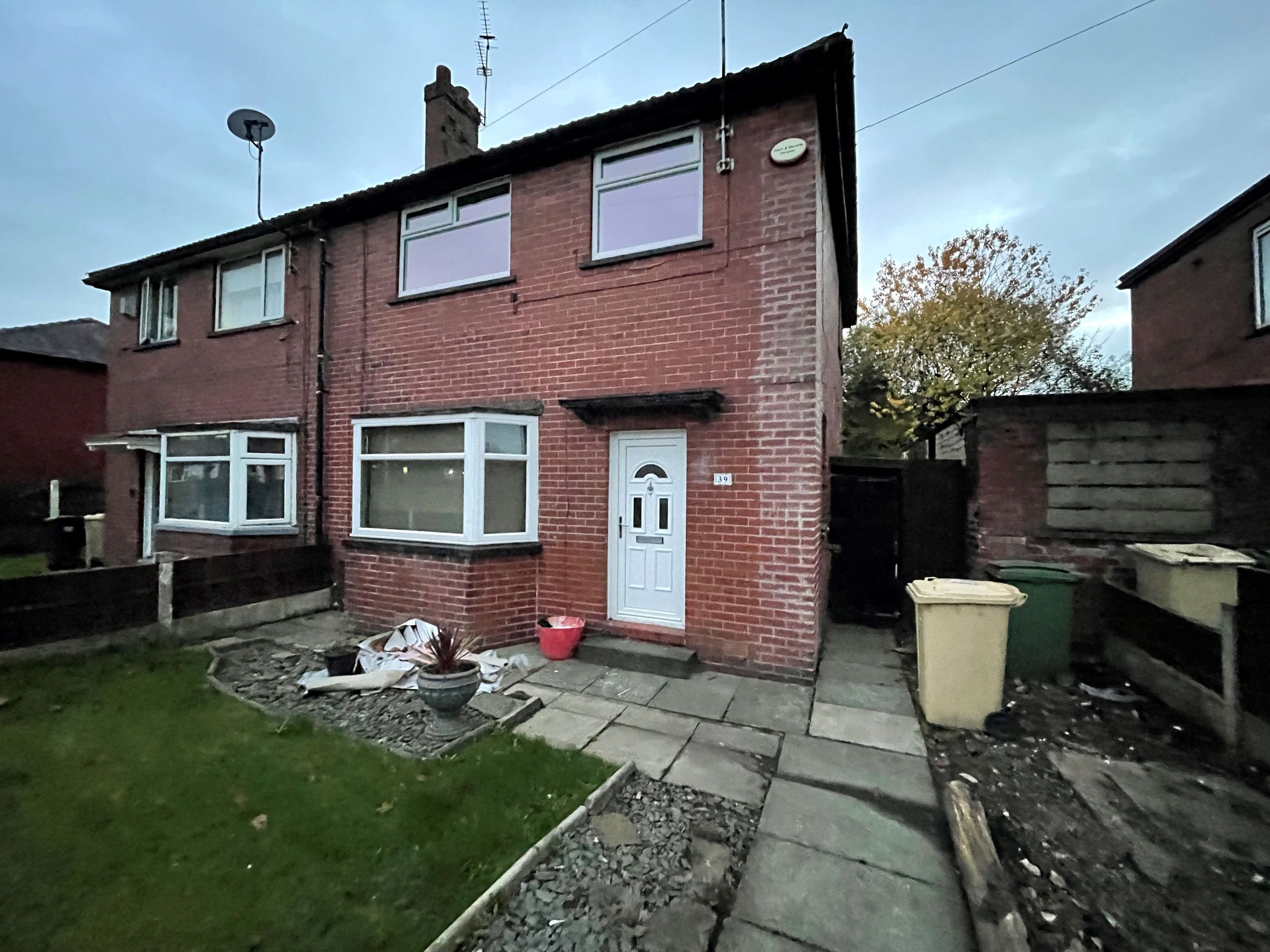 3 bed semidetached house to rent in Brookhouse Avenue, Farnworth
