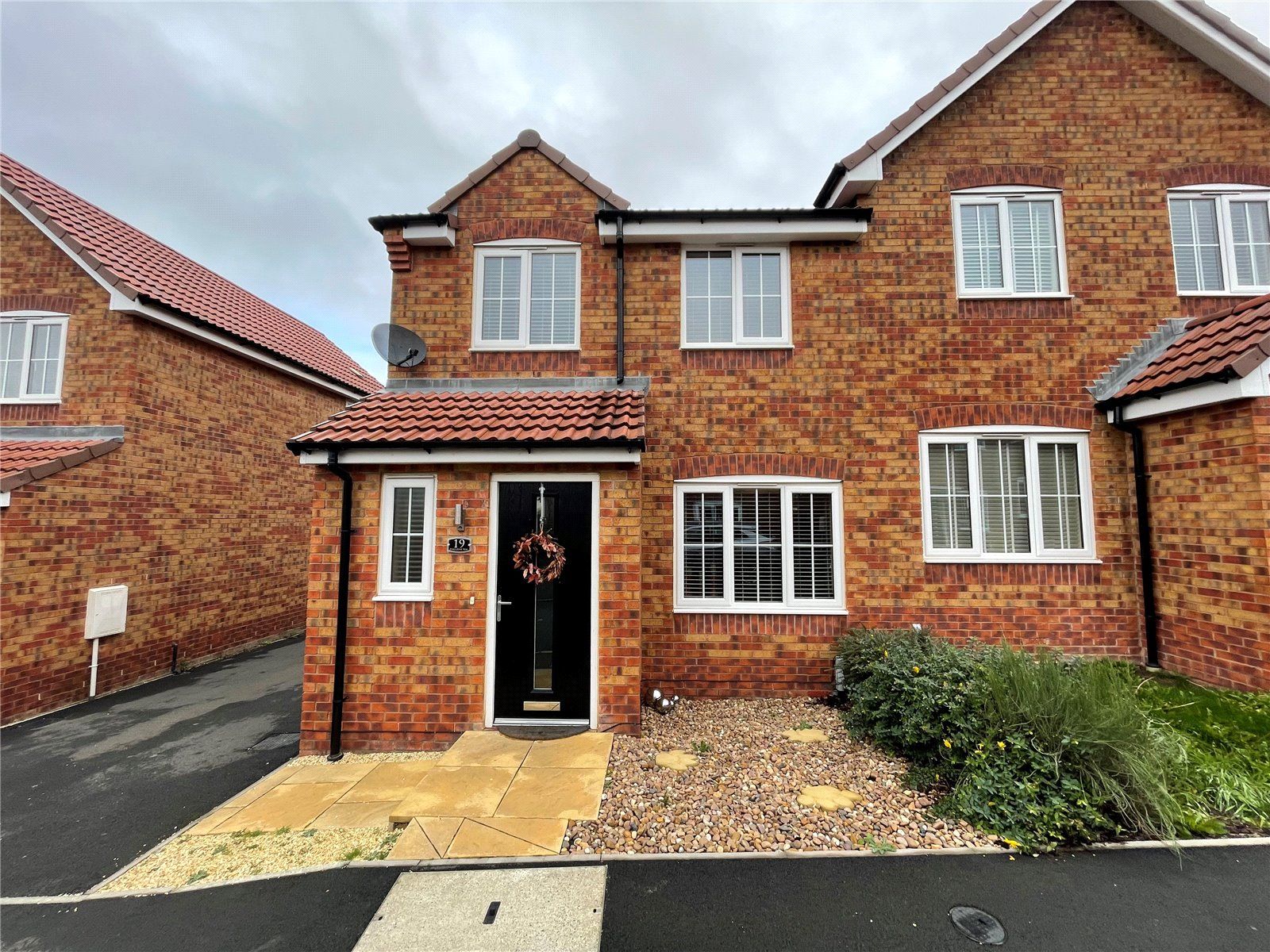 3 bed semidetached house for sale in Peregrine Way, Tibshelf, Alfreton