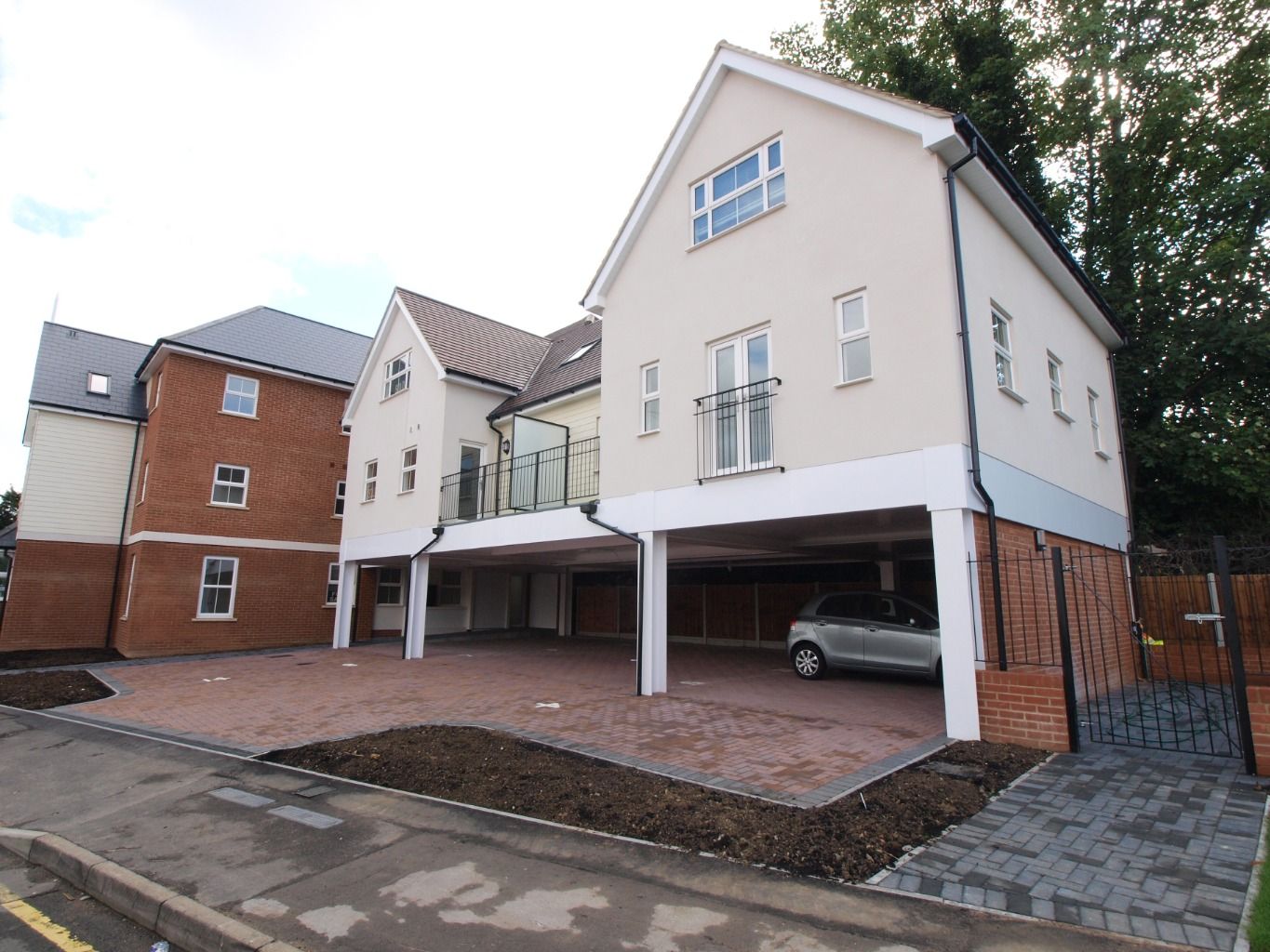 2 bed flat to rent in City Approach, Rayleigh, Essex SS6 Zoopla