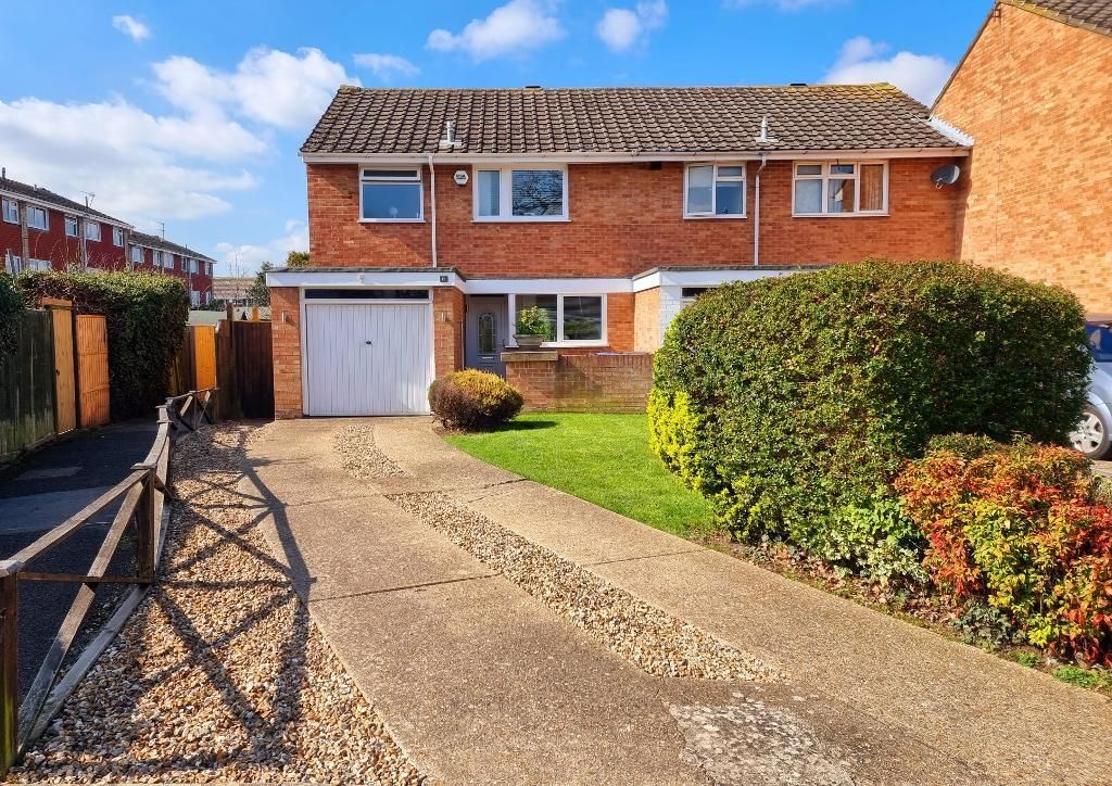 3 bed end terrace house for sale in Birch Grove, Windsor SL4 Zoopla