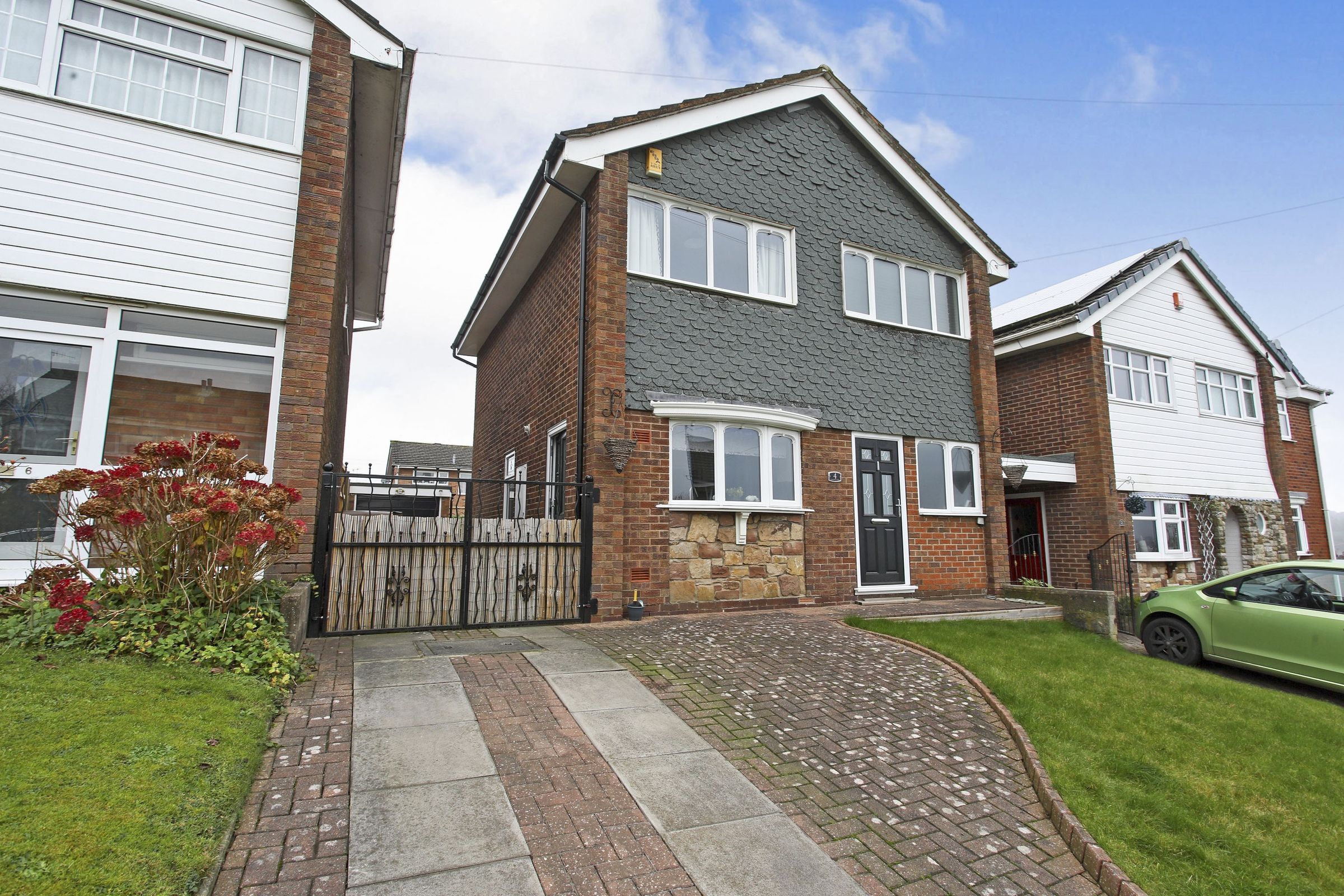 3 bed detached house for sale in Ashbourne Drive, Silverdale, Newcastle