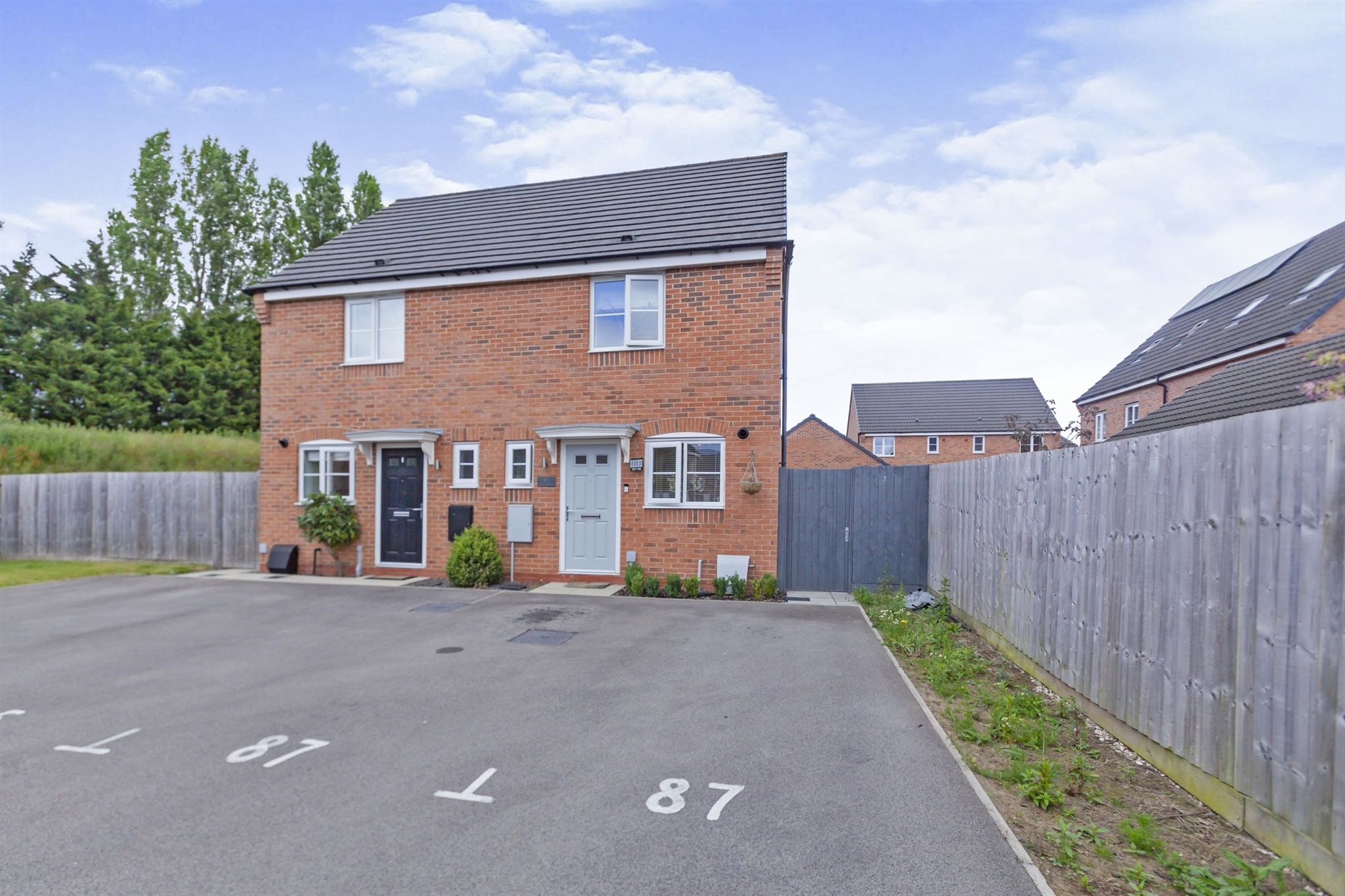 2 bed semidetached house for sale in Slate Drive, Burbage, Hinckley