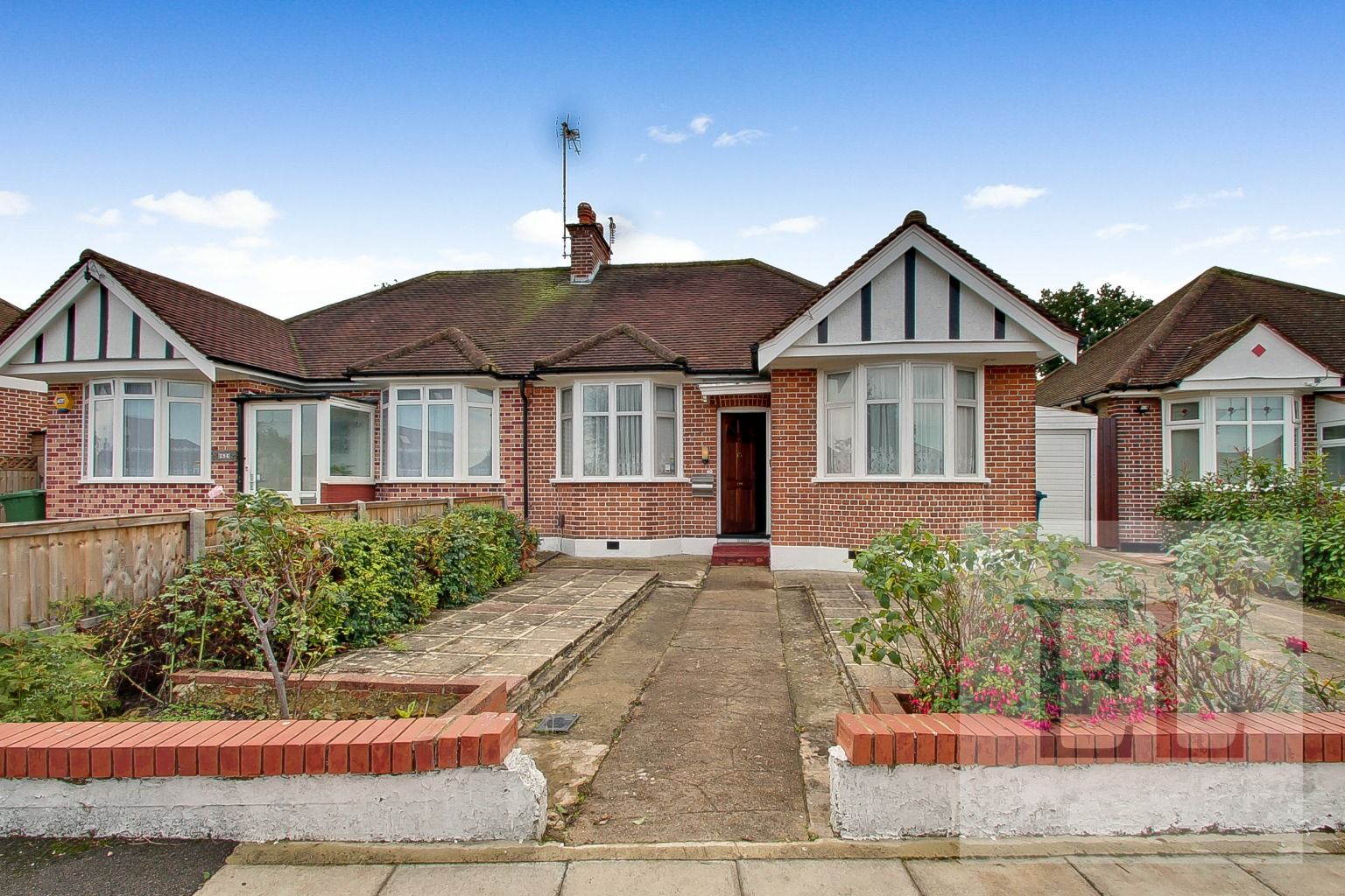 2 bed semidetached bungalow to rent in Fernbrook Drive, Harrow