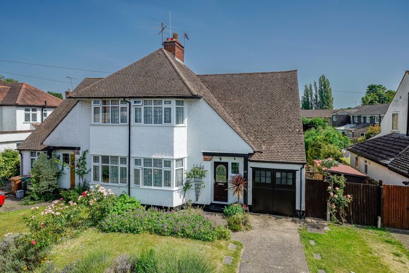 3 bed semidetached house for sale in Mount View, Rickmansworth WD3
