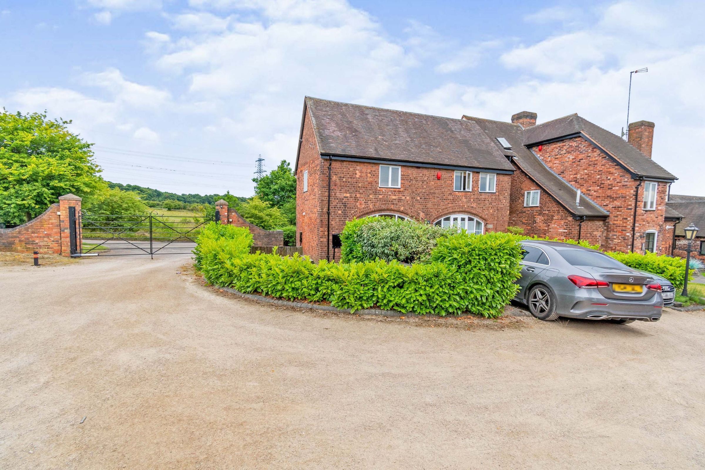 3 bed barn conversion for sale in Pinfold Lane, Aldridge, Walsall WS9
