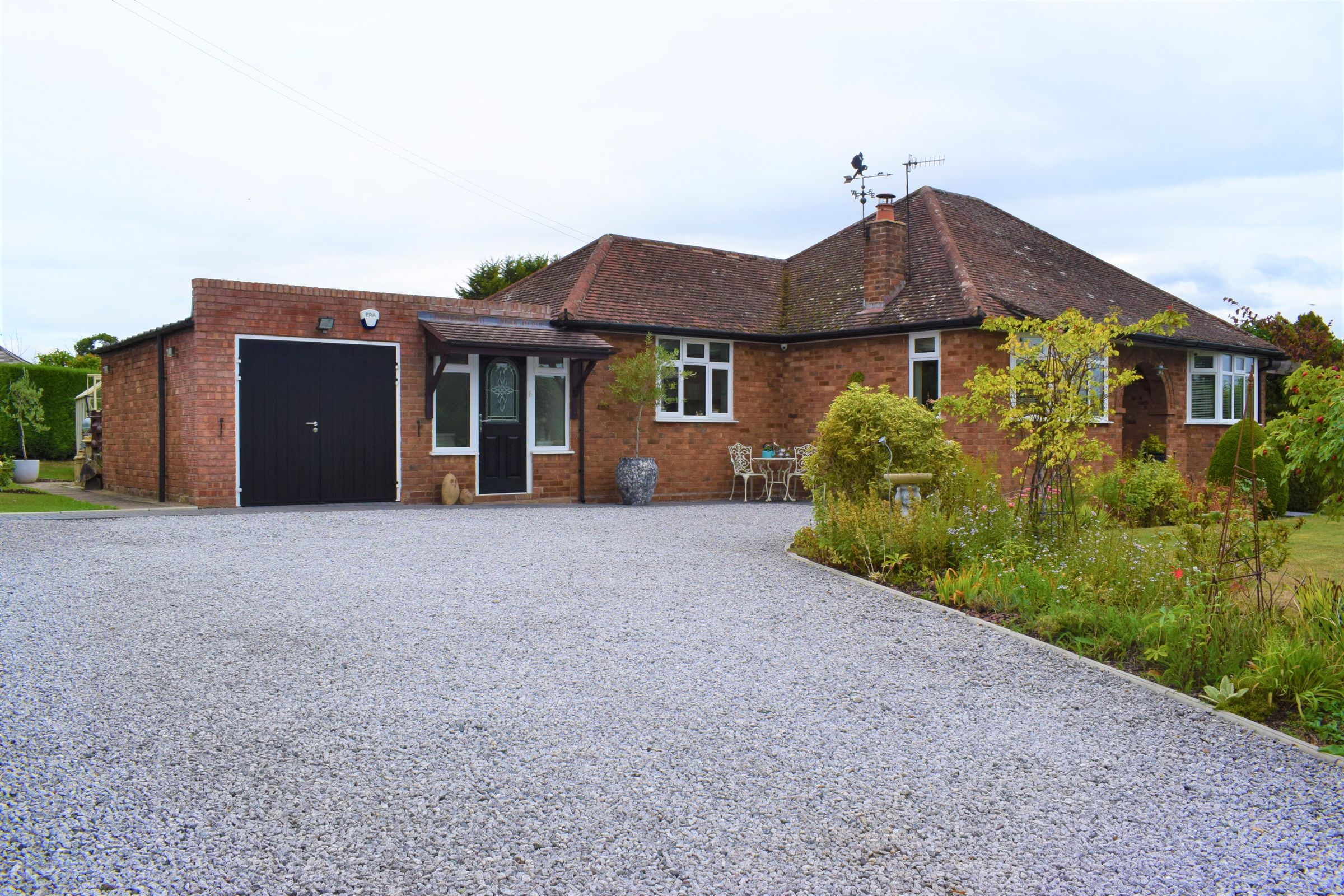 2 bed detached bungalow to rent in Stocks Lane, Leigh Sinton, Malvern