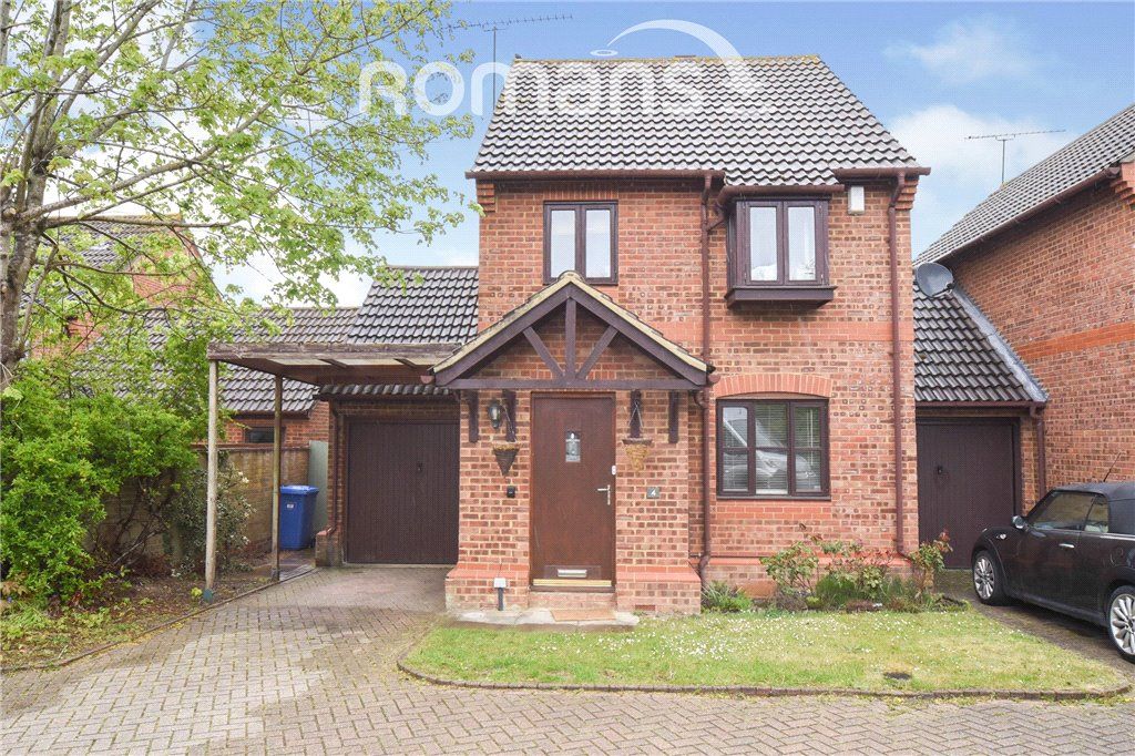 3 bed linkdetached house for sale in Carnation Drive, Winkfield Row