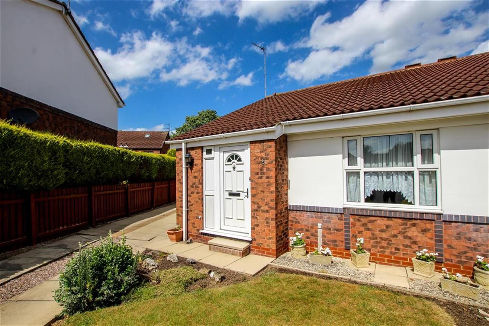 2 bed detached bungalow to rent in Seaton Close, York YO10 Zoopla