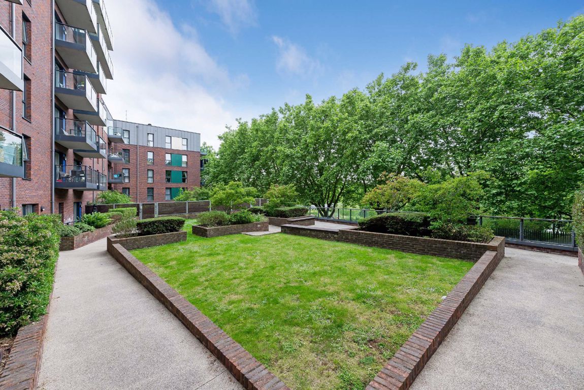 2 bed flat for sale in Shearwater Drive, London NW9 Zoopla