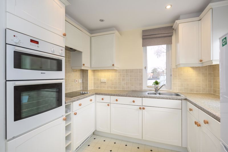2 bed property for sale in Bridge Street, WaltonOnThames KT12 Zoopla