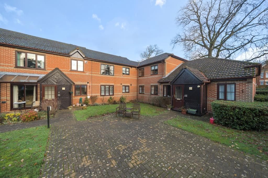 2 bed semidetached house for sale in Crowthorne, Berkshire RG45 Zoopla