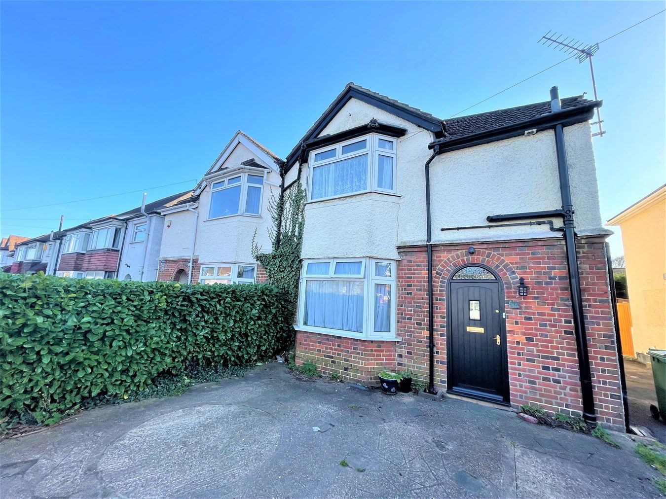 3 bed semidetached house for sale in Aldershot Road, Guildford GU2