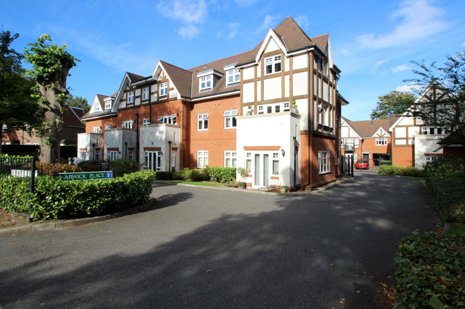 2 bed flat to rent in Wray Common Lane, Reigate RH2 Zoopla