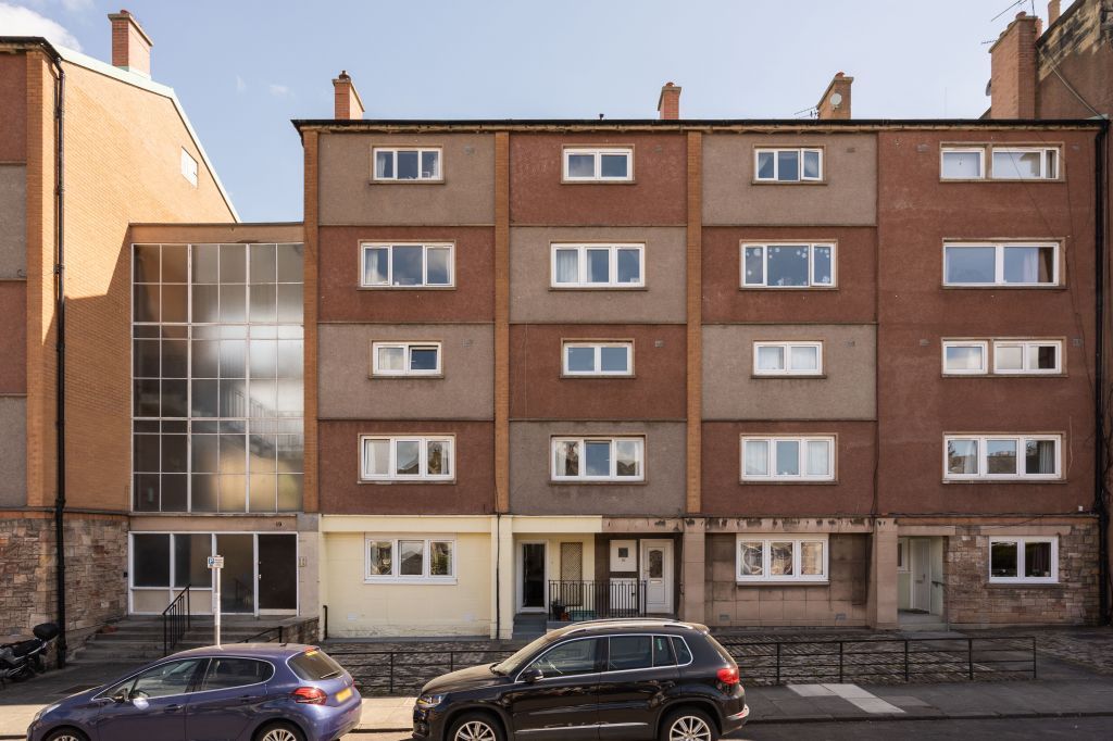 19/2 Harden Place, Edinburgh EH11