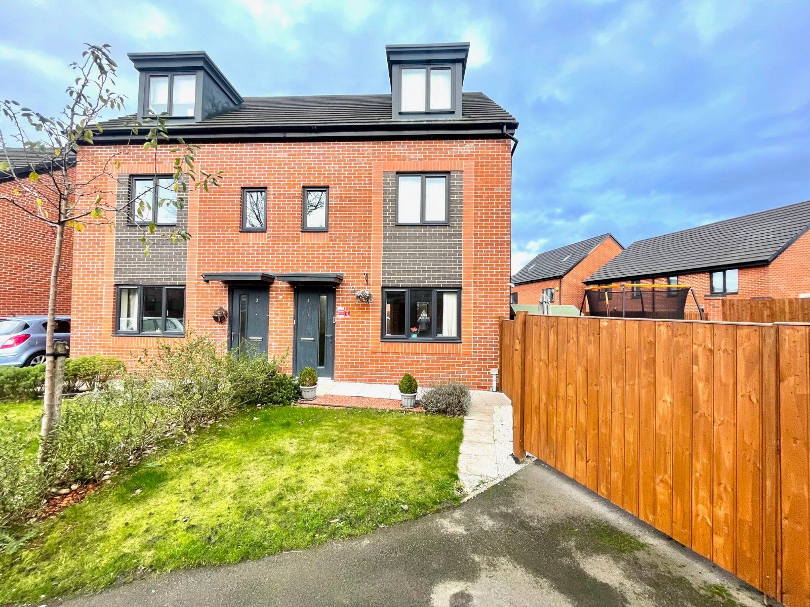 3 bed semidetached house to rent in Dewy Meadow Road, Salford, Greater