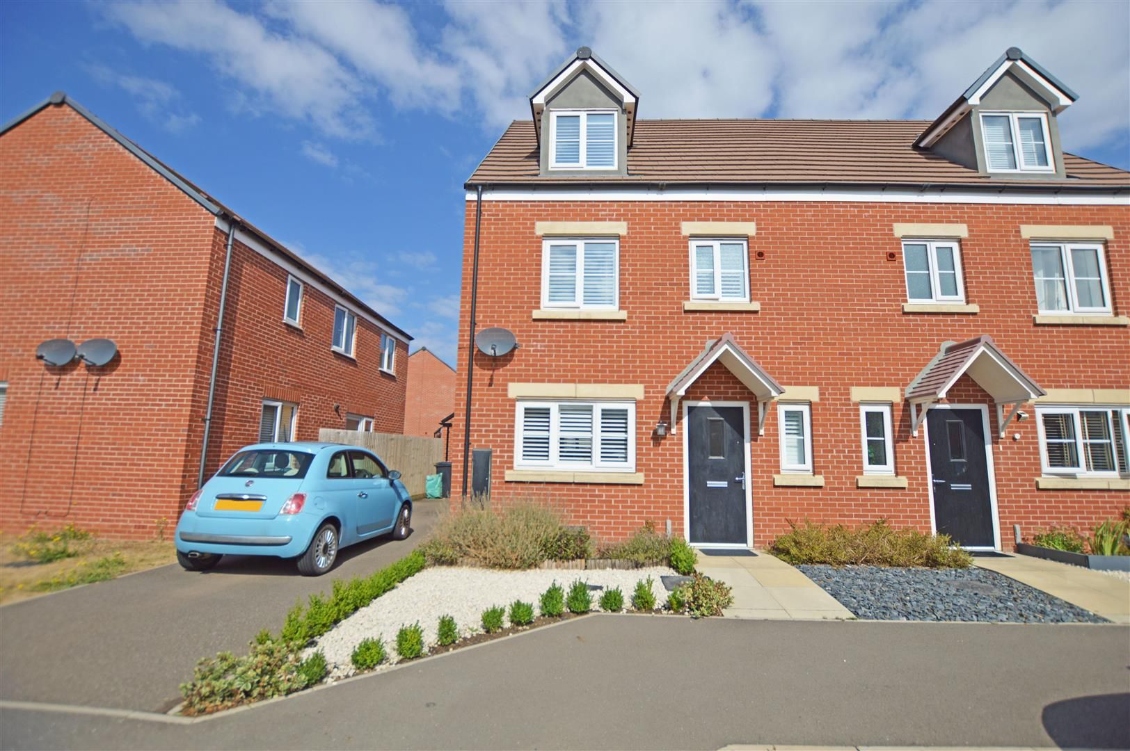 4 bed semidetached house for sale in Clovelly Drive, Hampton Gardens