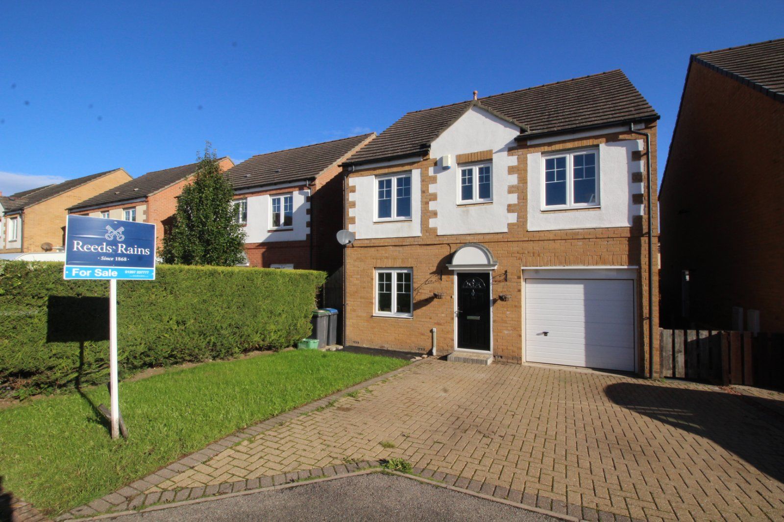 4 bed detached house for sale in Cedar Court, Catchgate, Stanley